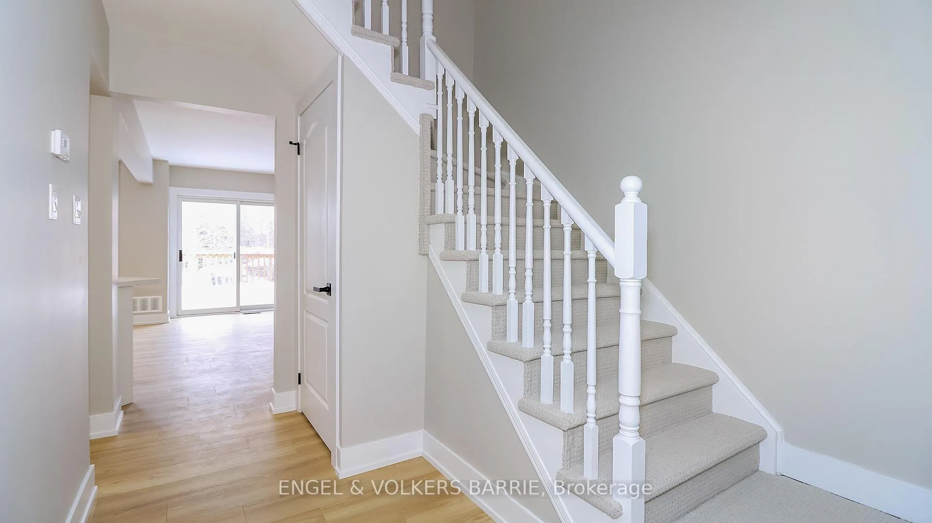 Photo 6 of 20 Kelly Place, Barrie, Allandale — HOMEH