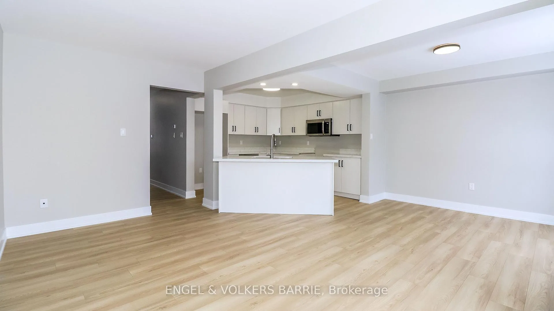 Photo 8 of 20 Kelly Place, Barrie, Allandale — HOMEH