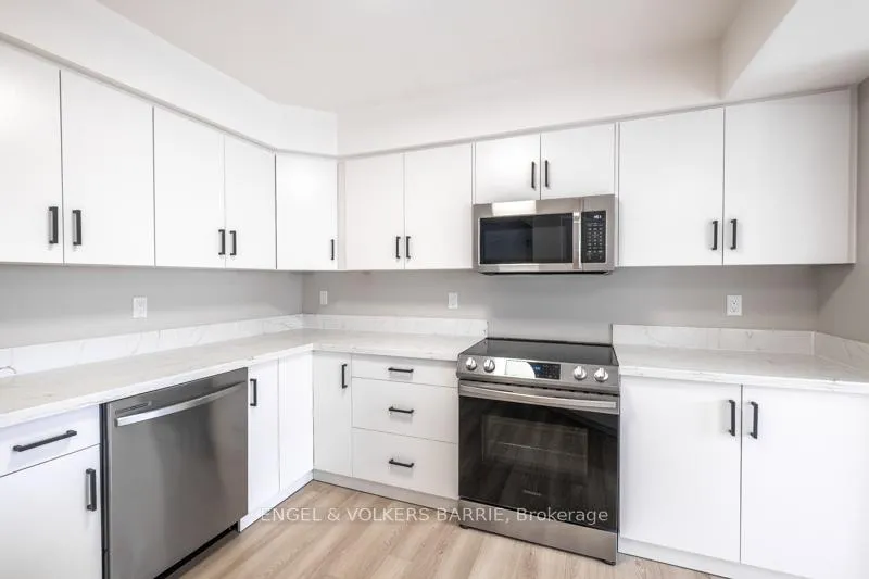 Photo 10 of 20 Kelly Place, Barrie, Allandale — HOMEH