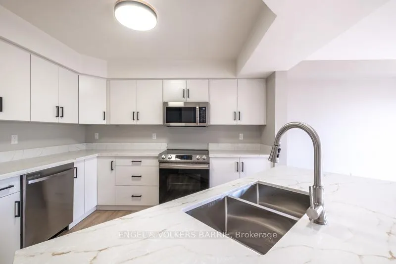 Photo 13 of 20 Kelly Place, Barrie, Allandale — HOMEH