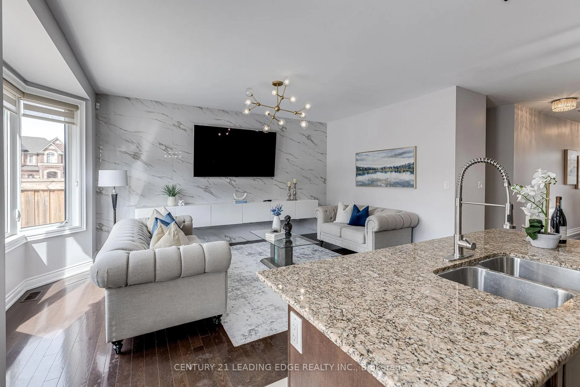 Photo 7 of 102 Mactier Drive, Vaughan, Kleinburg — HOMEH