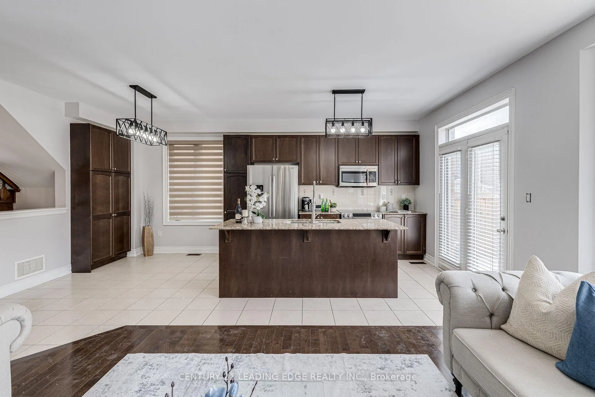 Photo 8 of 102 Mactier Drive, Vaughan, Kleinburg — HOMEH