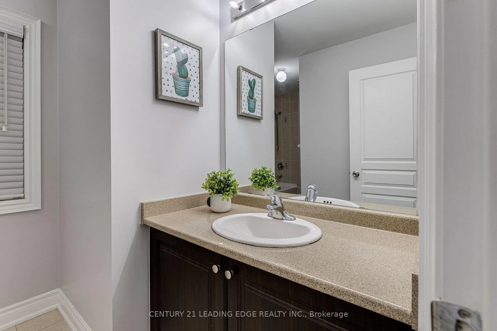 Photo 16 of 102 Mactier Drive, Vaughan, Kleinburg — HOMEH