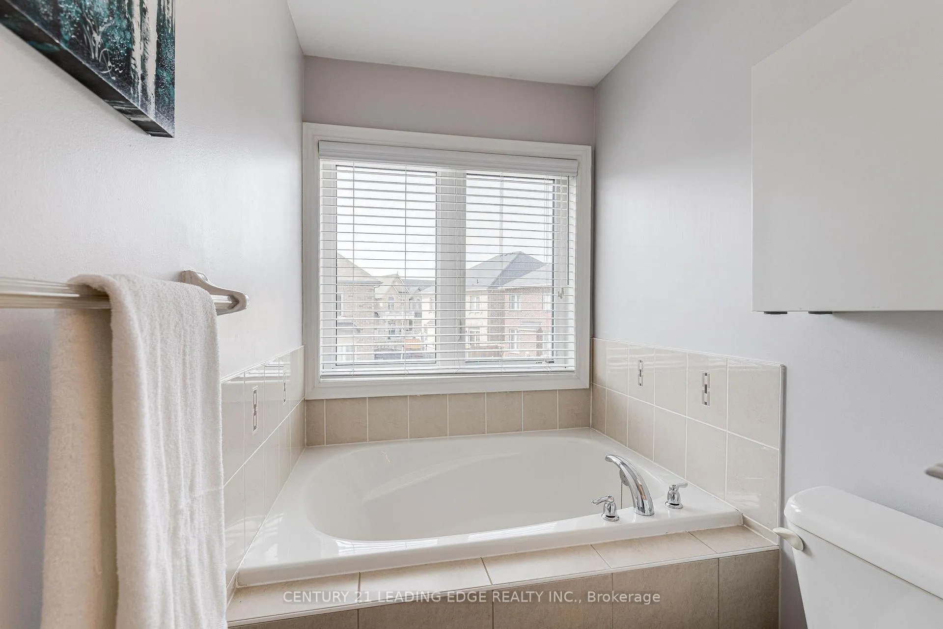 Photo 22 of 102 Mactier Drive, Vaughan, Kleinburg — HOMEH