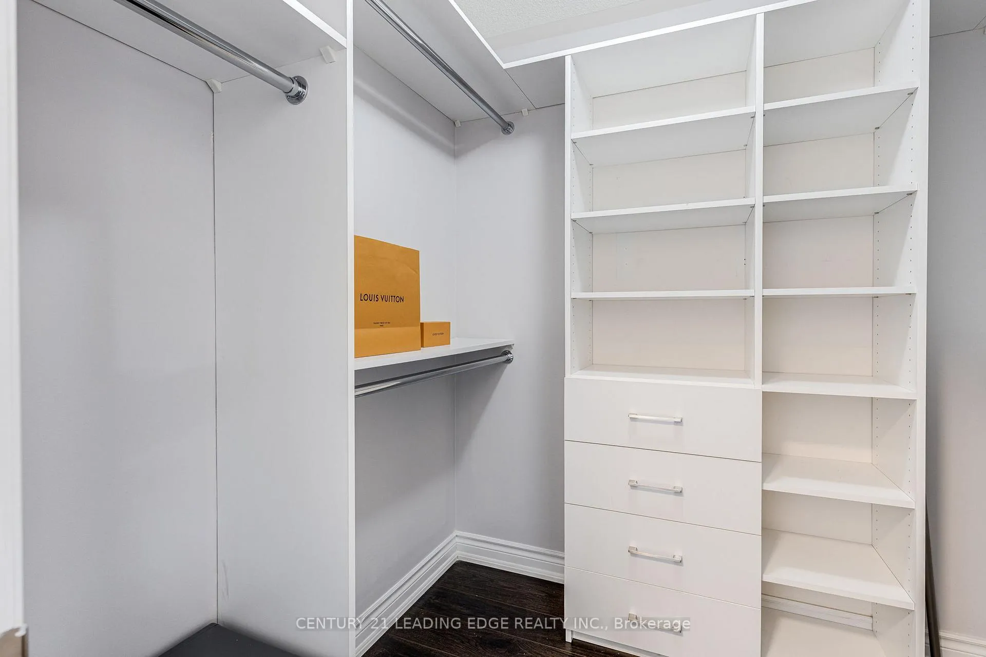 Photo 24 of 102 Mactier Drive, Vaughan, Kleinburg — HOMEH