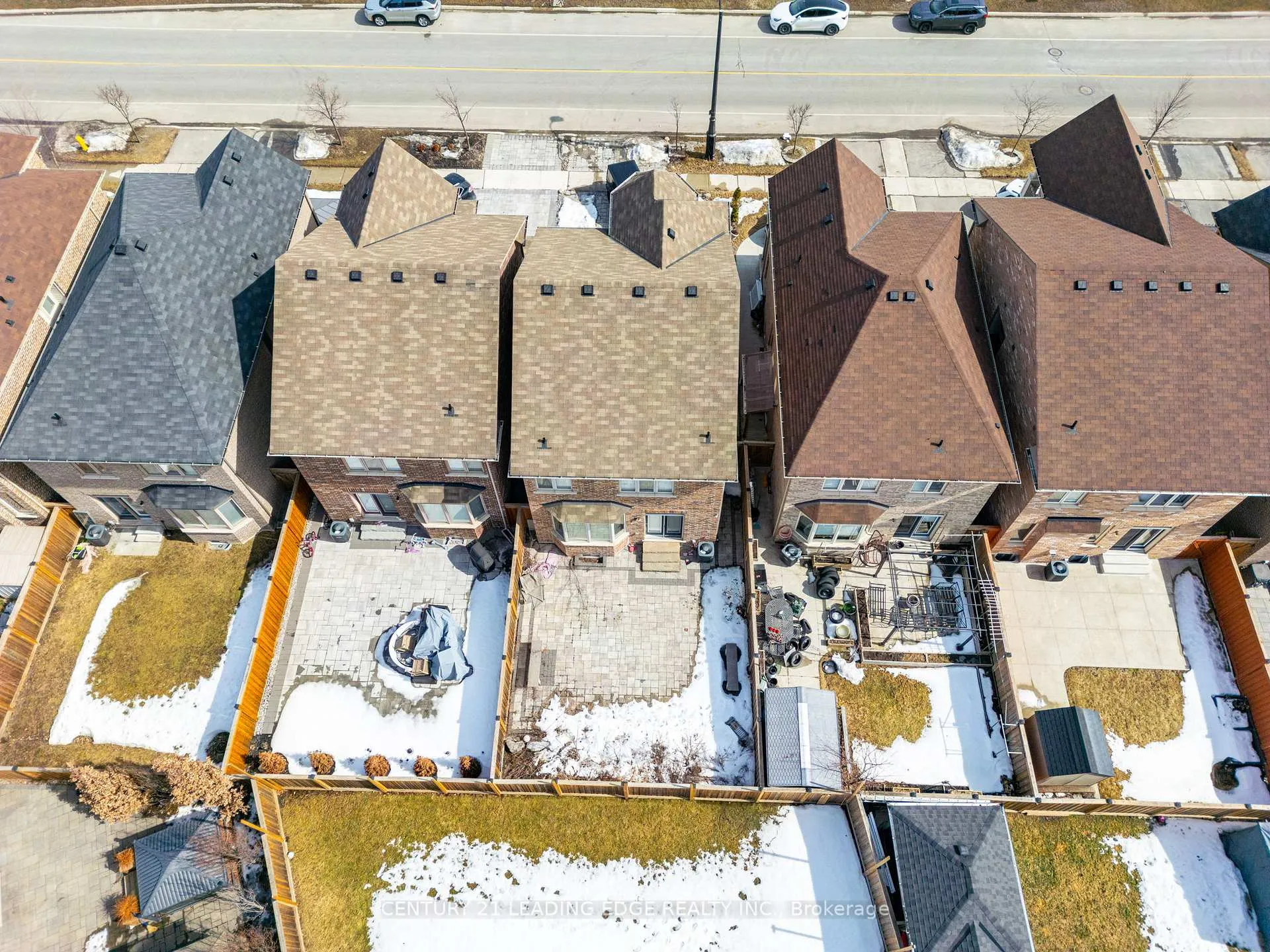 Photo 32 of 102 Mactier Drive, Vaughan, Kleinburg — HOMEH