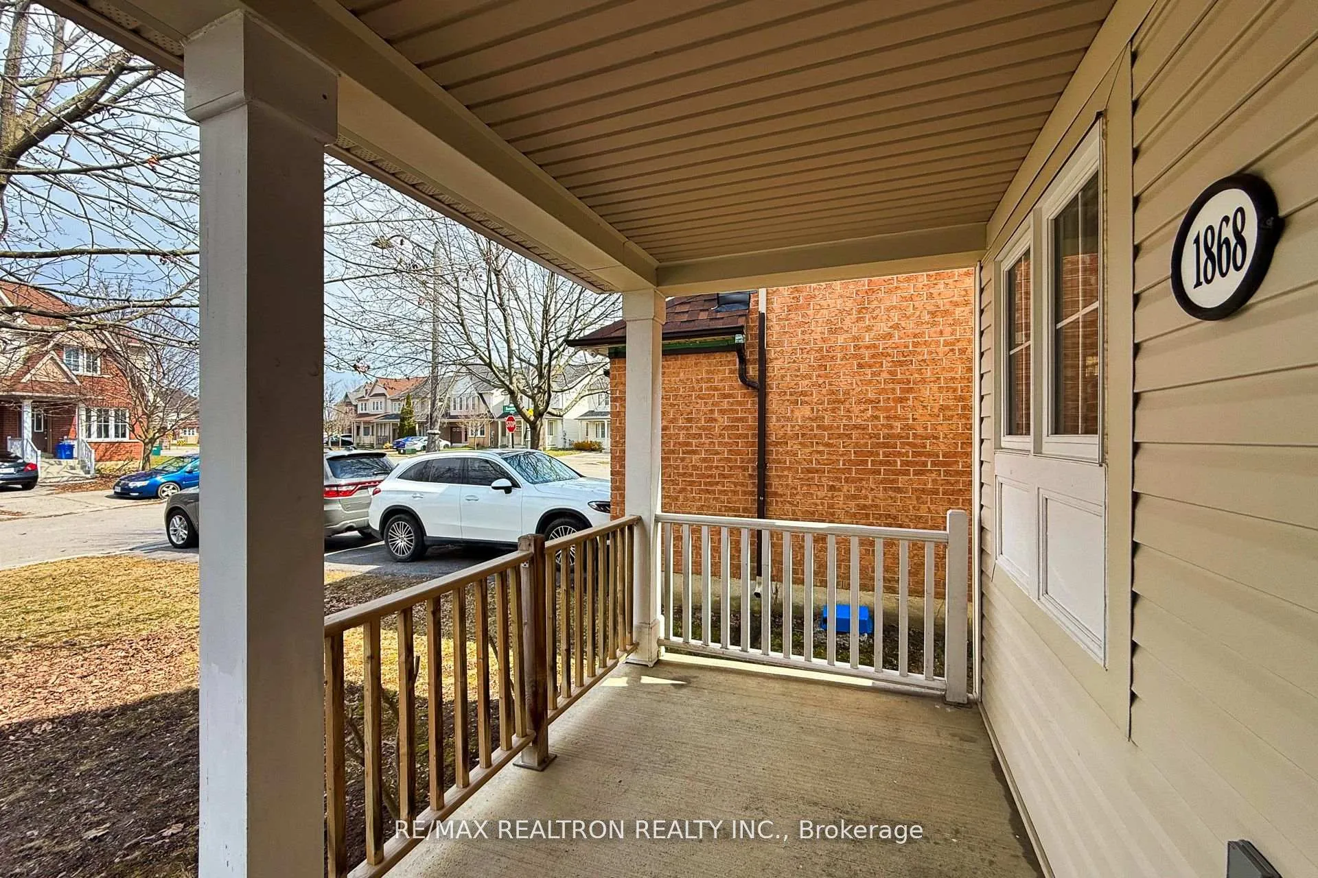 Photo 4 of 1868 Secretariat Place, Oshawa, Windfields — HOMEH