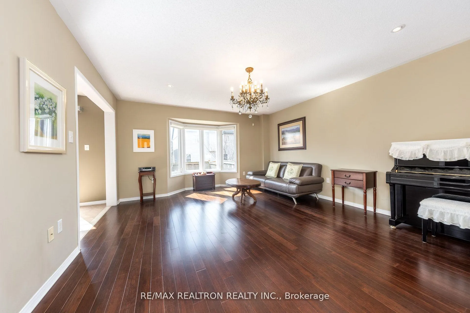Photo 8 of 1868 Secretariat Place, Oshawa, Windfields — HOMEH