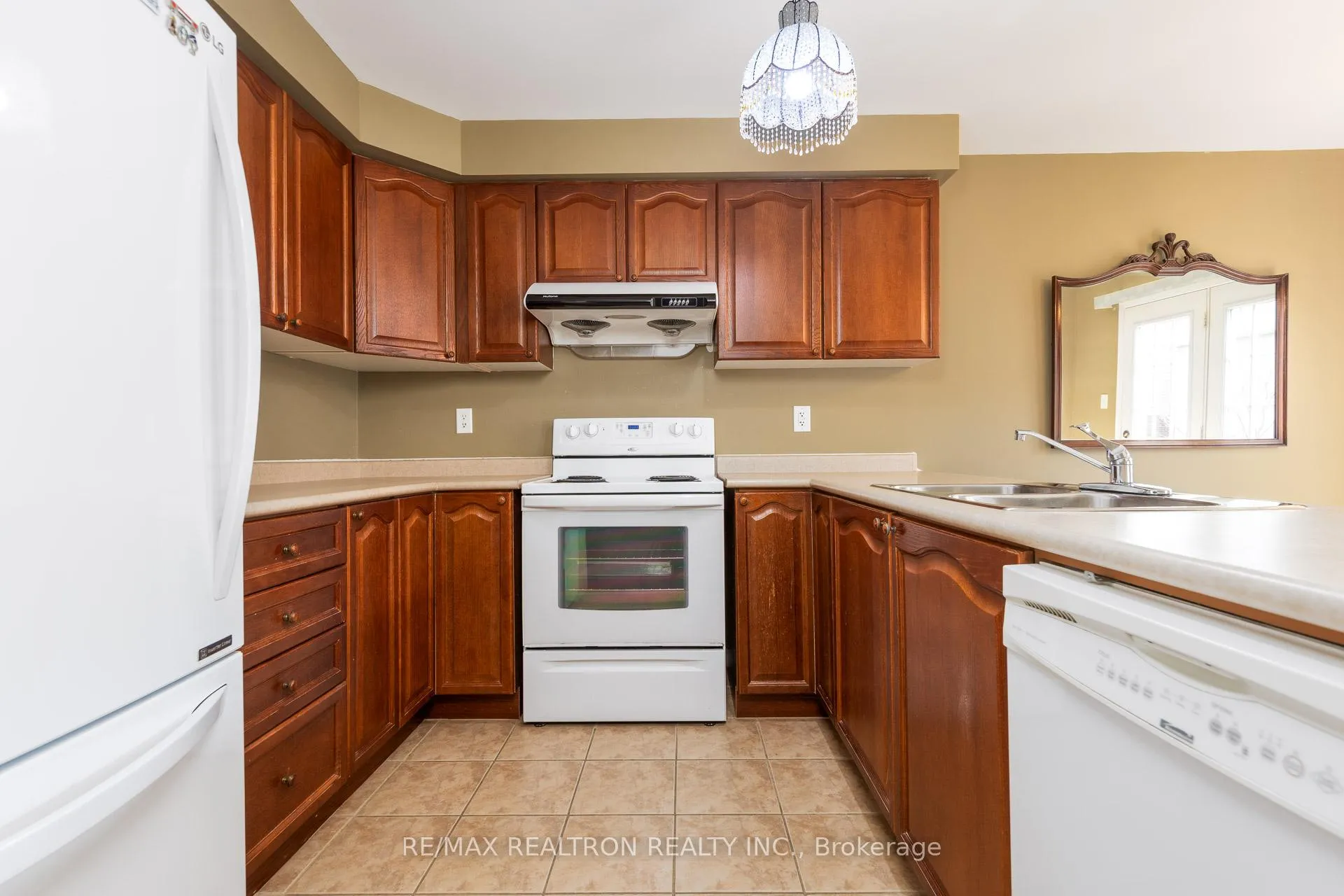 Photo 15 of 1868 Secretariat Place, Oshawa, Windfields — HOMEH