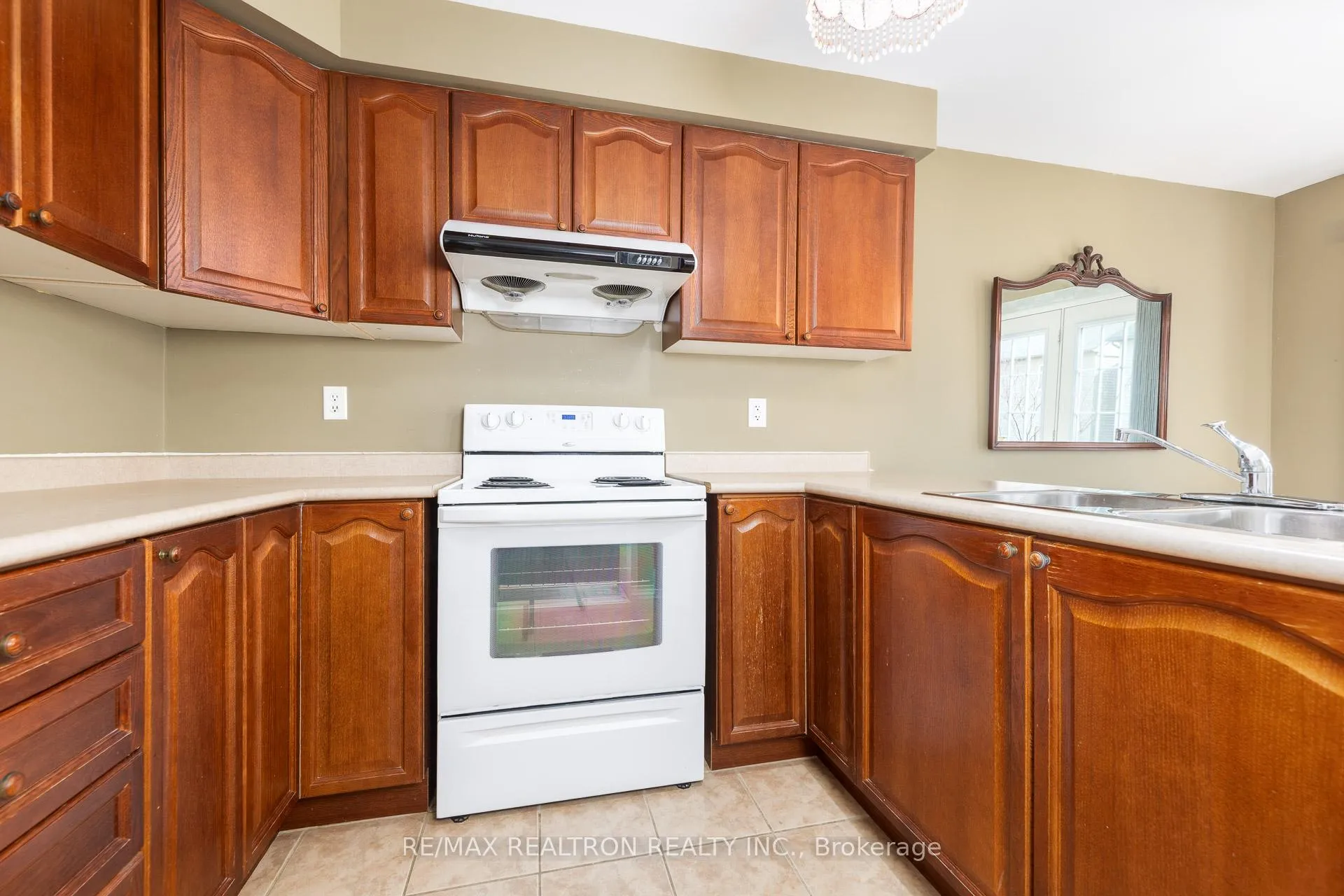 Photo 16 of 1868 Secretariat Place, Oshawa, Windfields — HOMEH