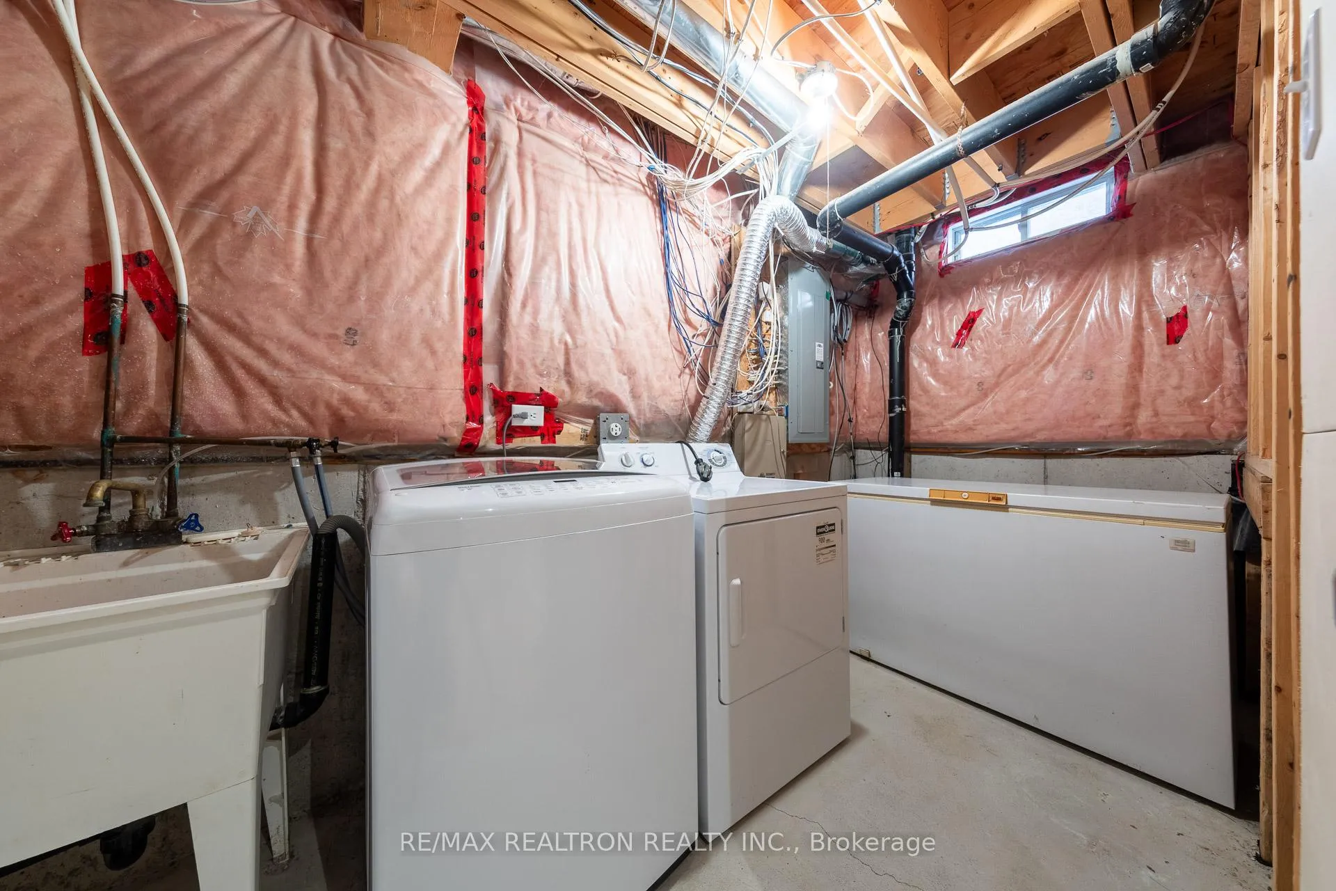 Photo 35 of 1868 Secretariat Place, Oshawa, Windfields — HOMEH