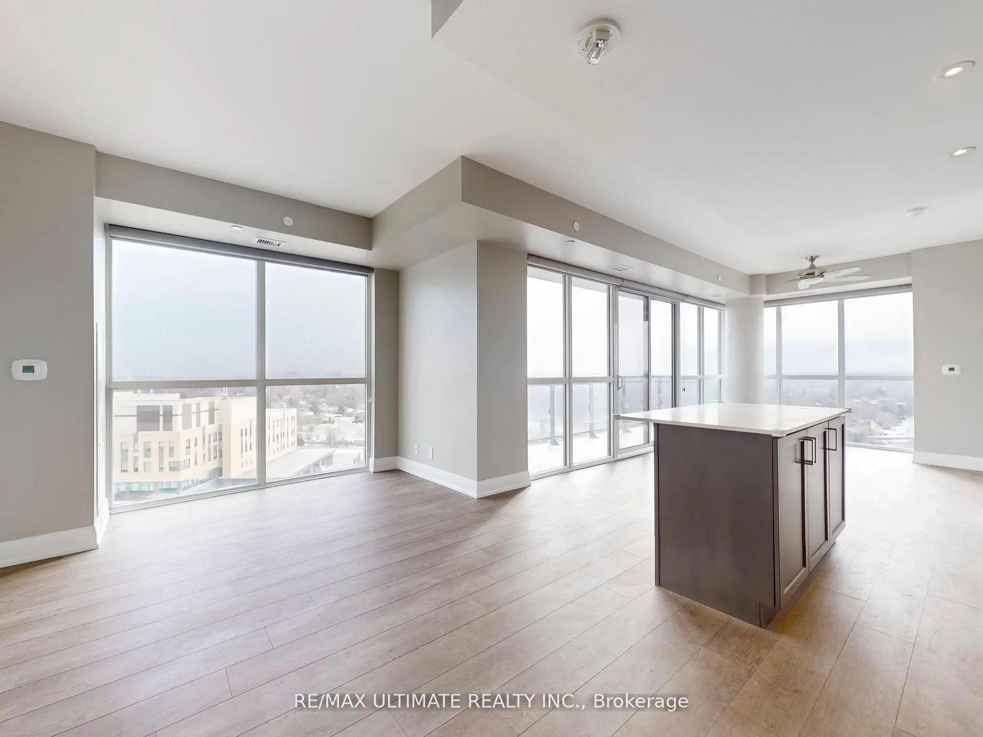 Photo 5 of Unit 906, 15 Lynch Street, Brampton, Downtown Brampton — HOMEH