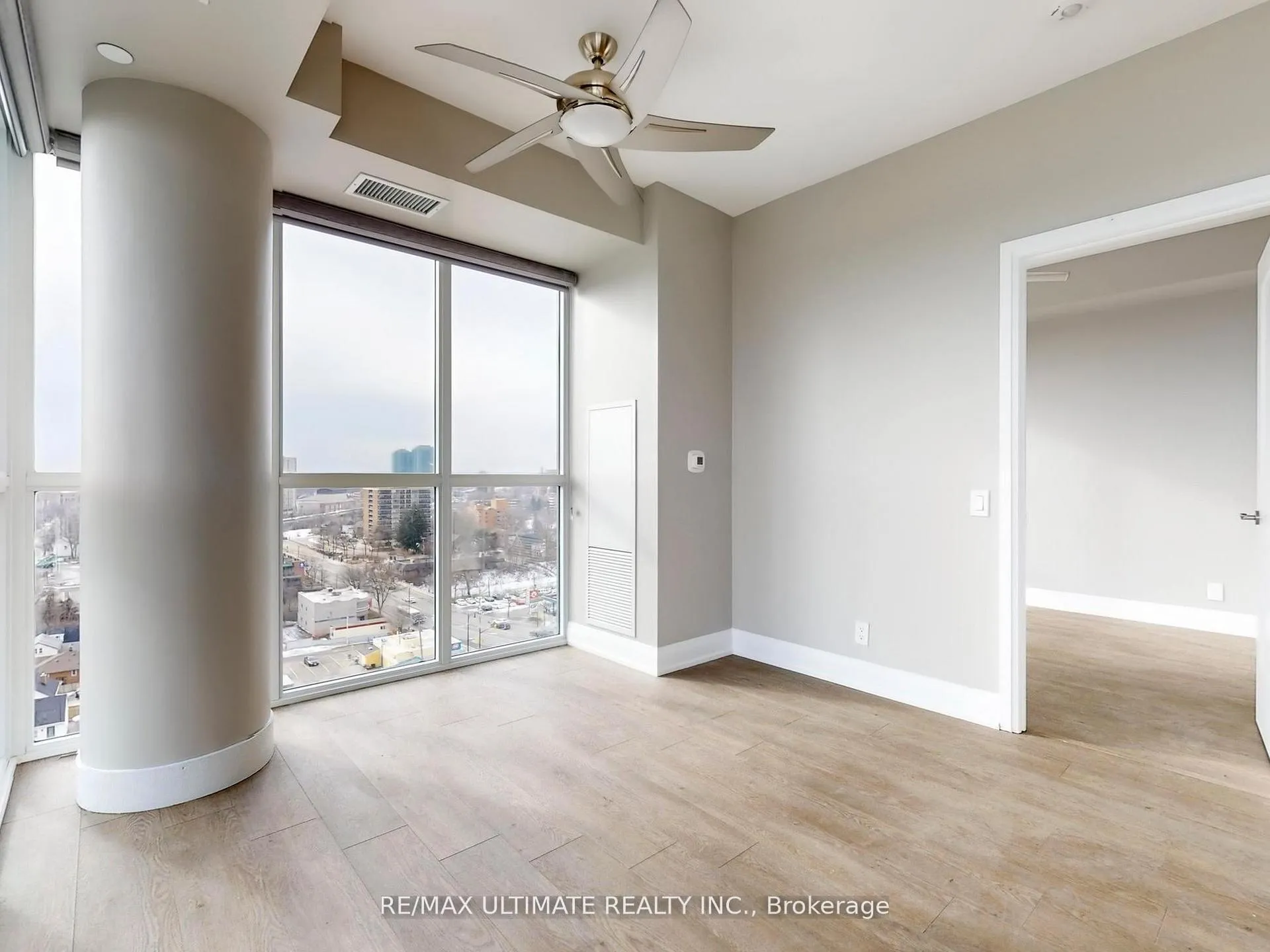 Photo 6 of Unit 906, 15 Lynch Street, Brampton, Downtown Brampton — HOMEH