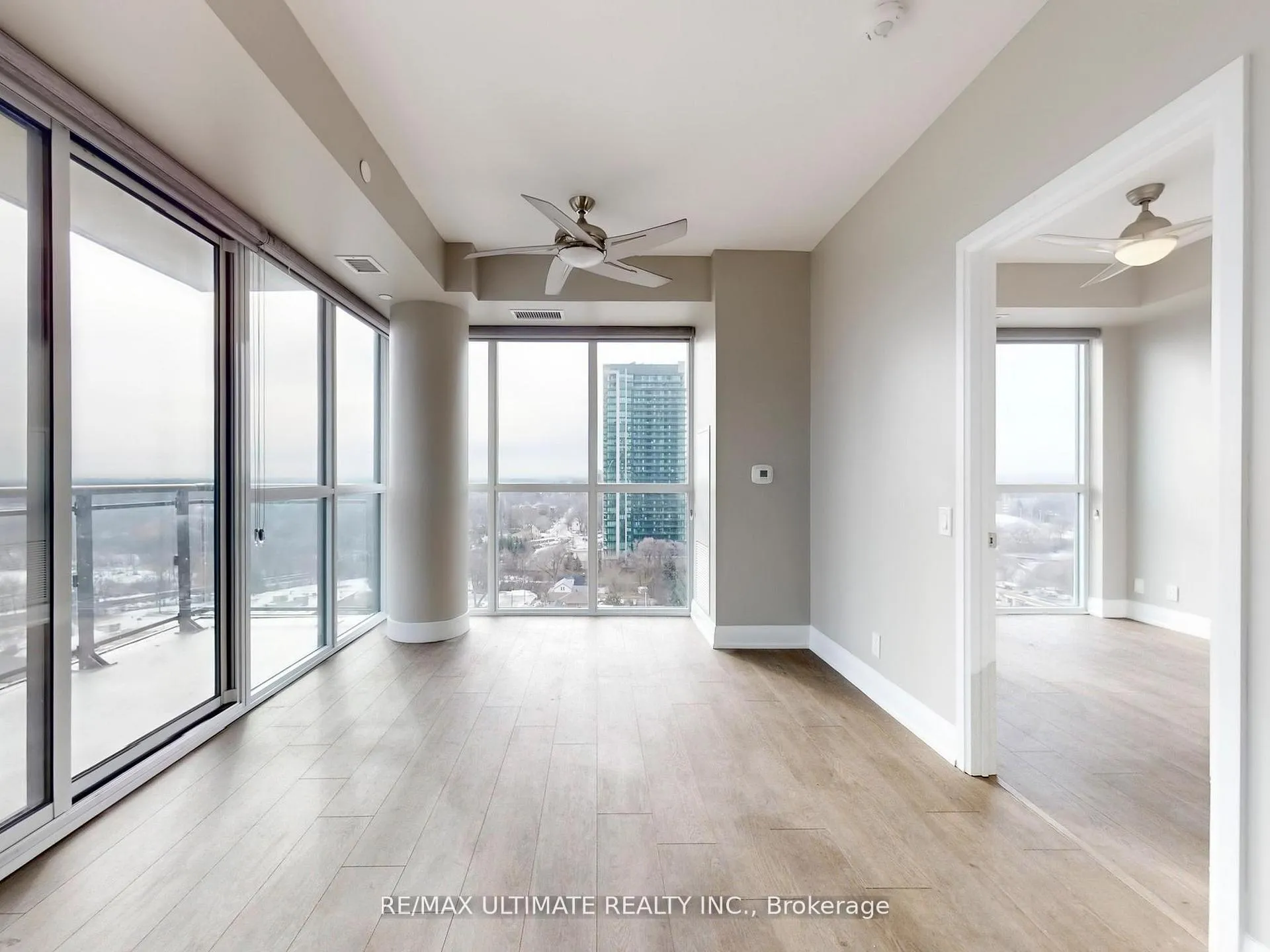 Photo 7 of Unit 906, 15 Lynch Street, Brampton, Downtown Brampton — HOMEH