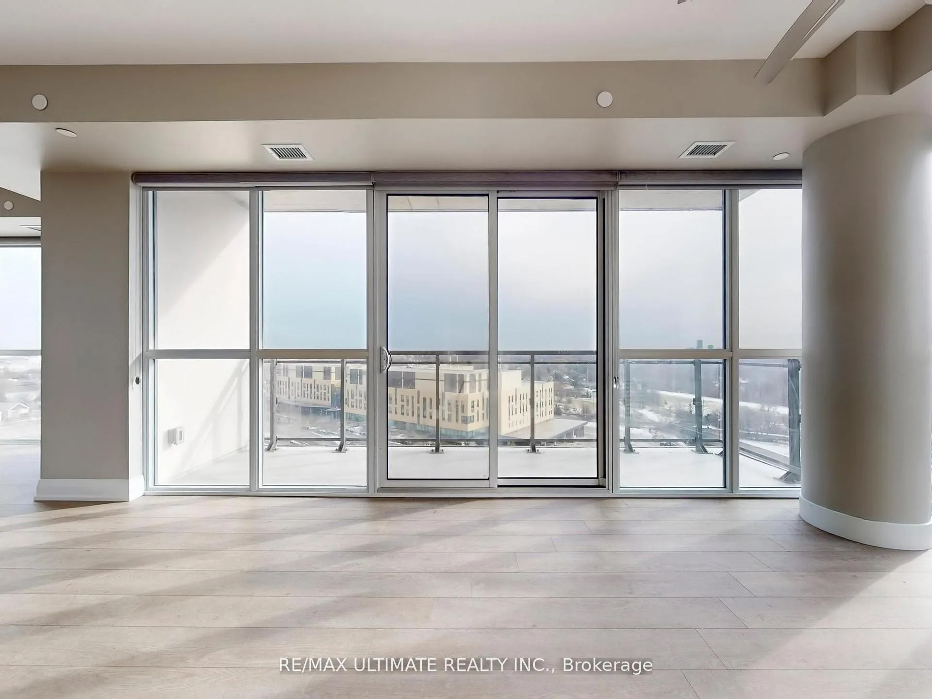 Photo 9 of Unit 906, 15 Lynch Street, Brampton, Downtown Brampton — HOMEH