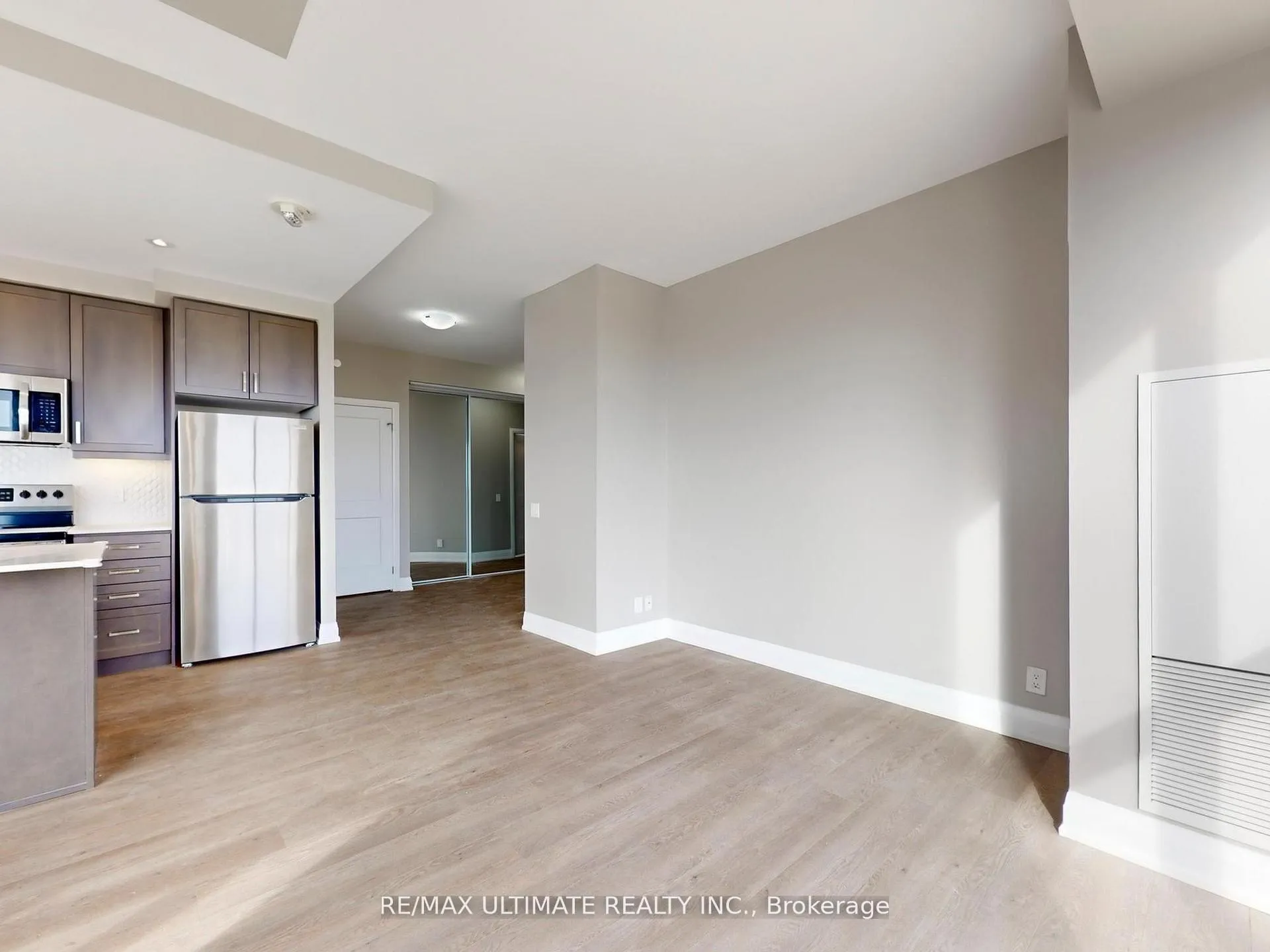 Photo 12 of Unit 906, 15 Lynch Street, Brampton, Downtown Brampton — HOMEH
