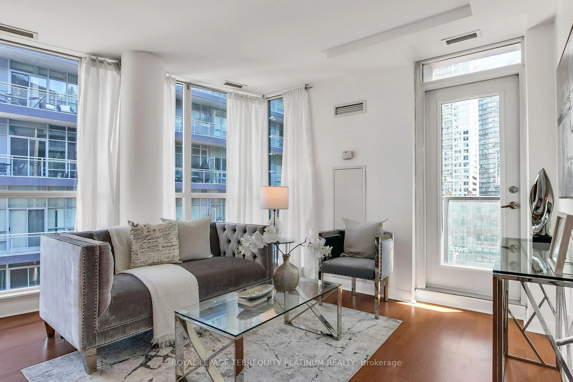 Photo 1 of Unit 727, 600 Fleet Street, Toronto, Niagara — HOMEH