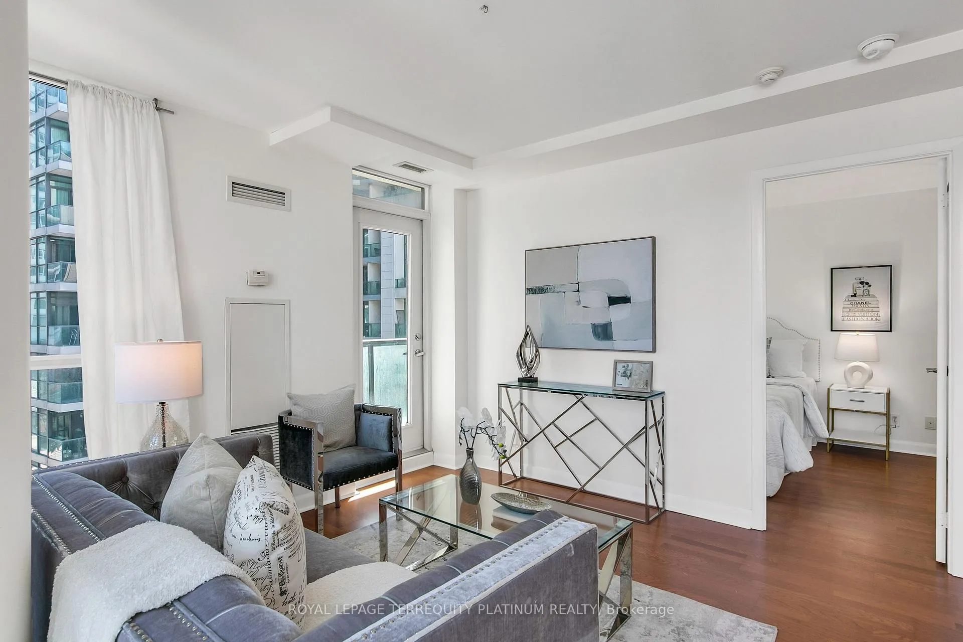 Photo 3 of Unit 727, 600 Fleet Street, Toronto, Niagara — HOMEH