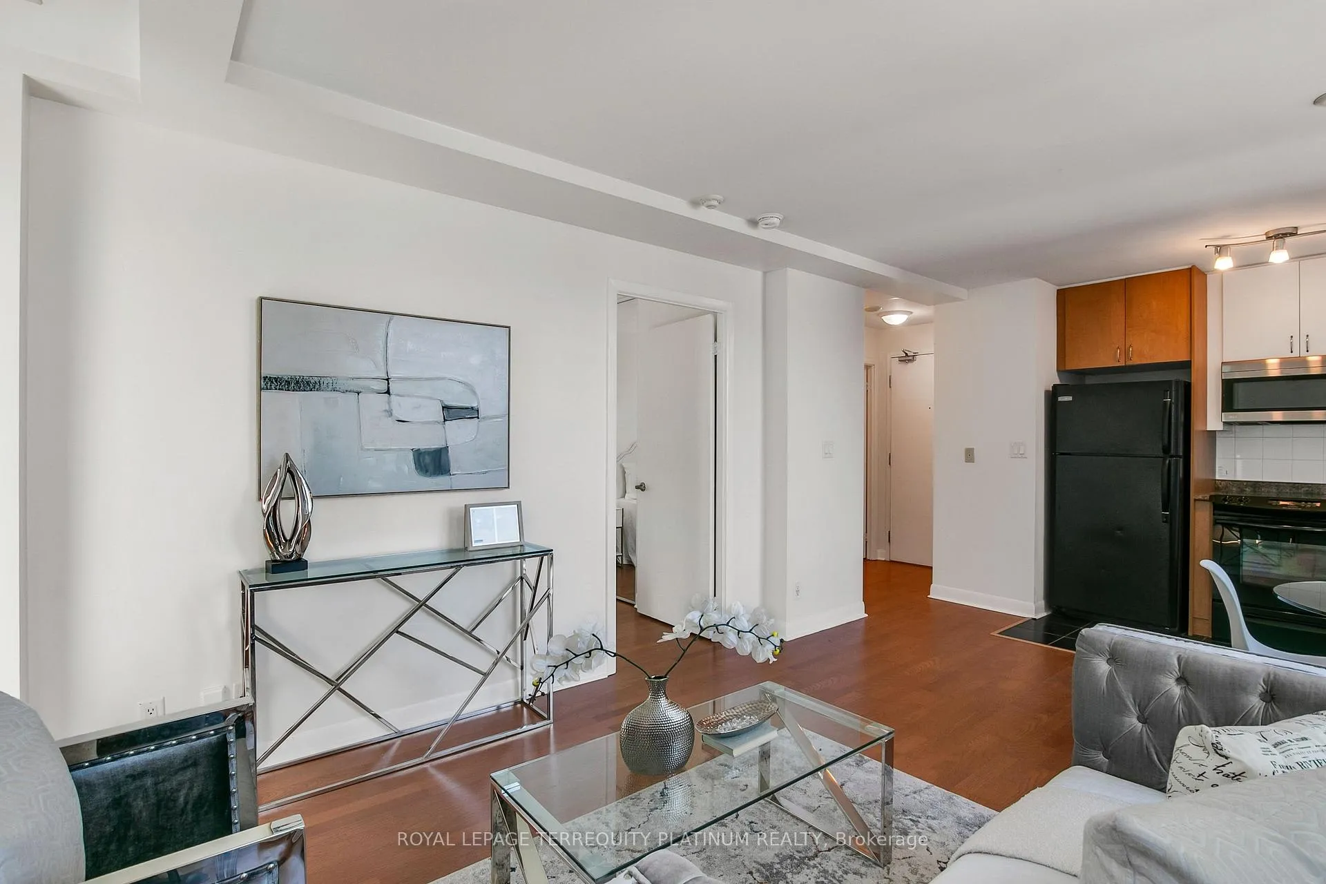 Photo 5 of Unit 727, 600 Fleet Street, Toronto, Niagara — HOMEH
