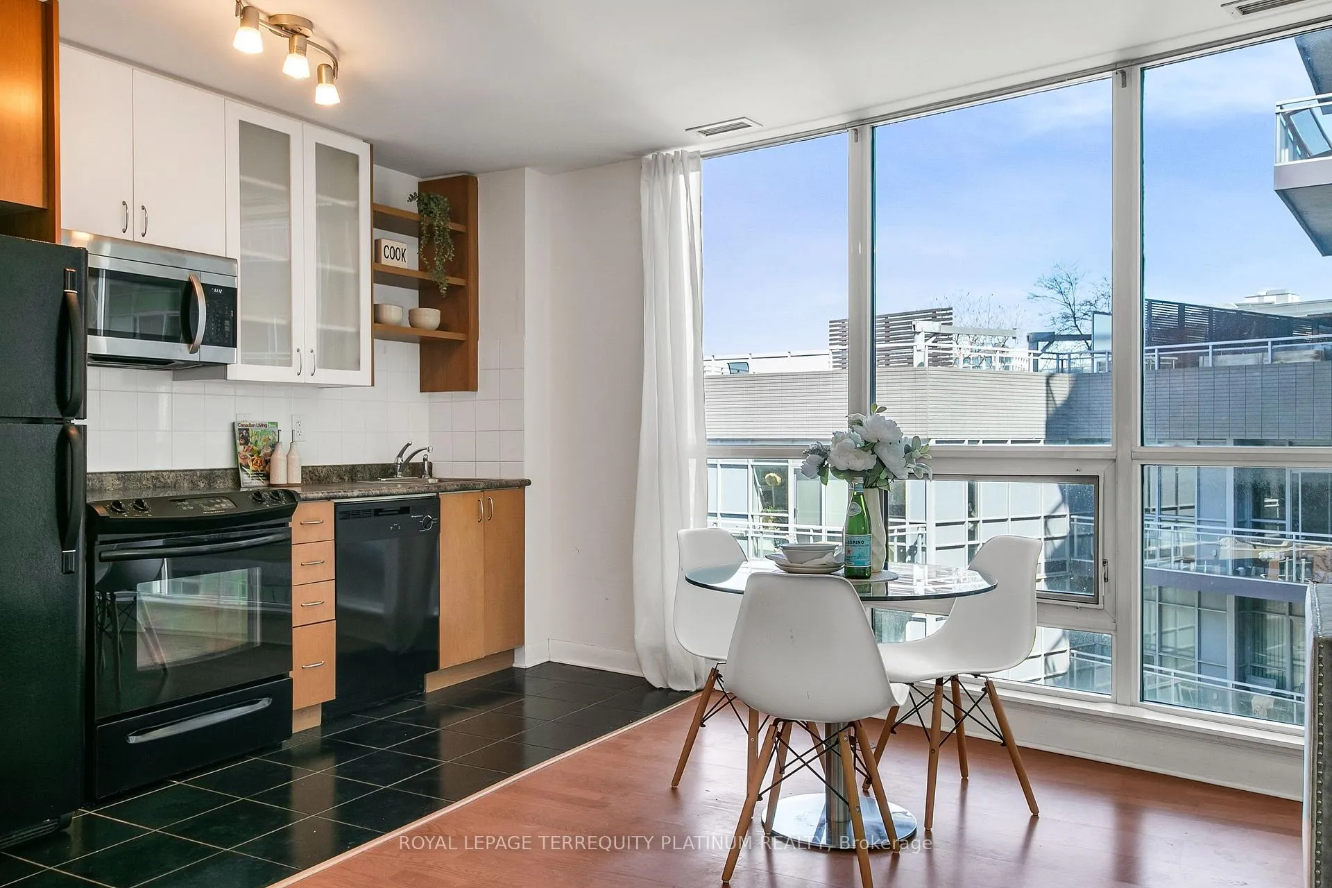 Photo 7 of Unit 727, 600 Fleet Street, Toronto, Niagara — HOMEH