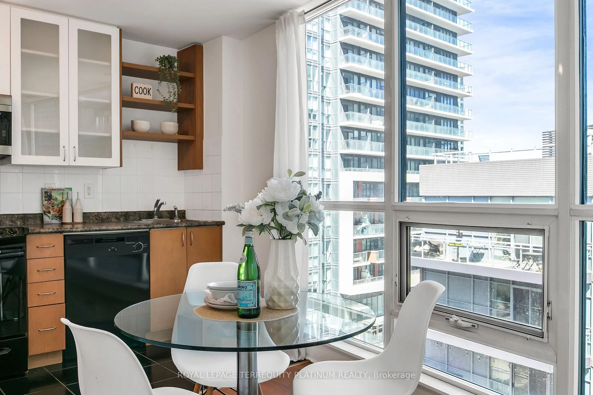 Photo 8 of Unit 727, 600 Fleet Street, Toronto, Niagara — HOMEH