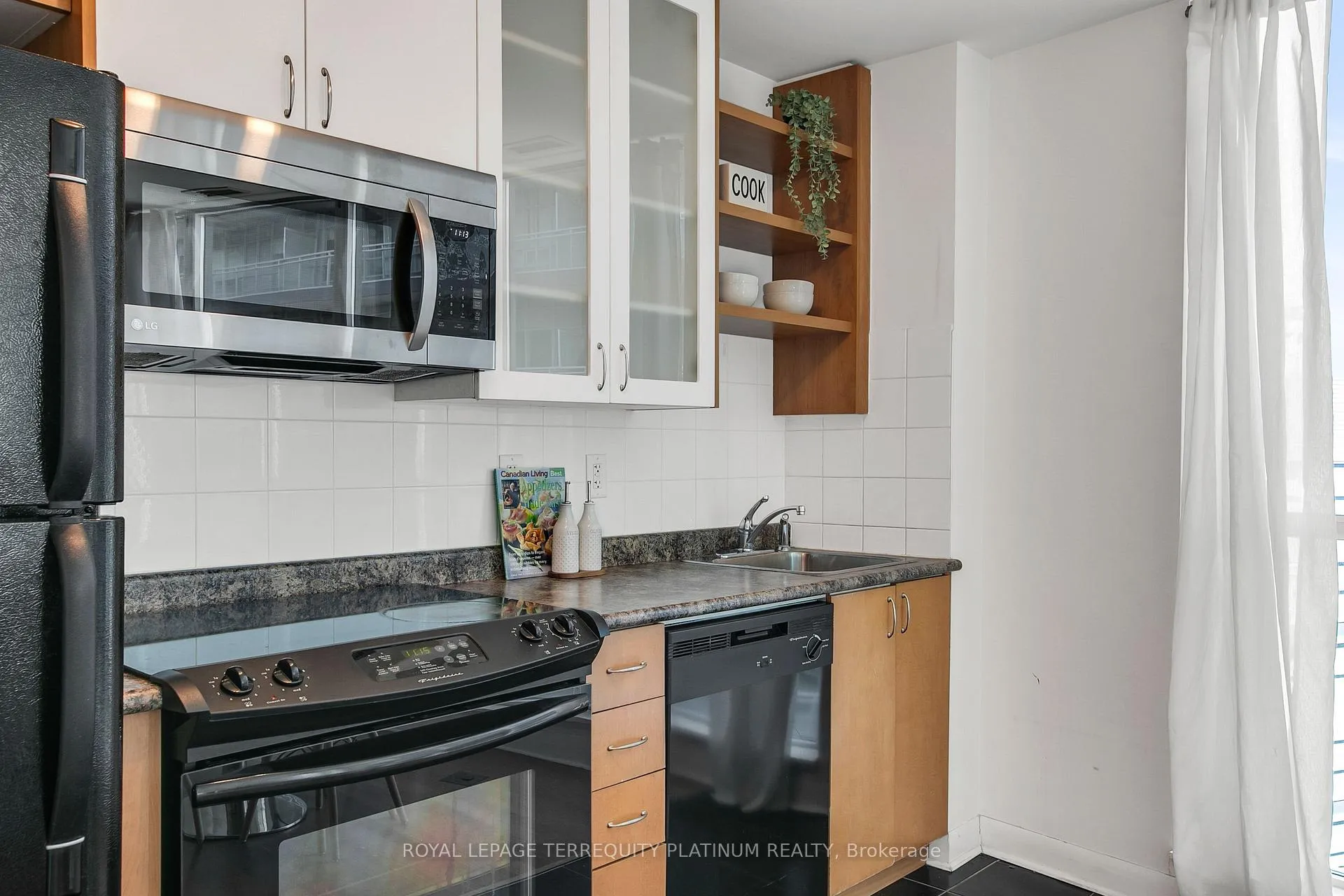 Photo 11 of Unit 727, 600 Fleet Street, Toronto, Niagara — HOMEH