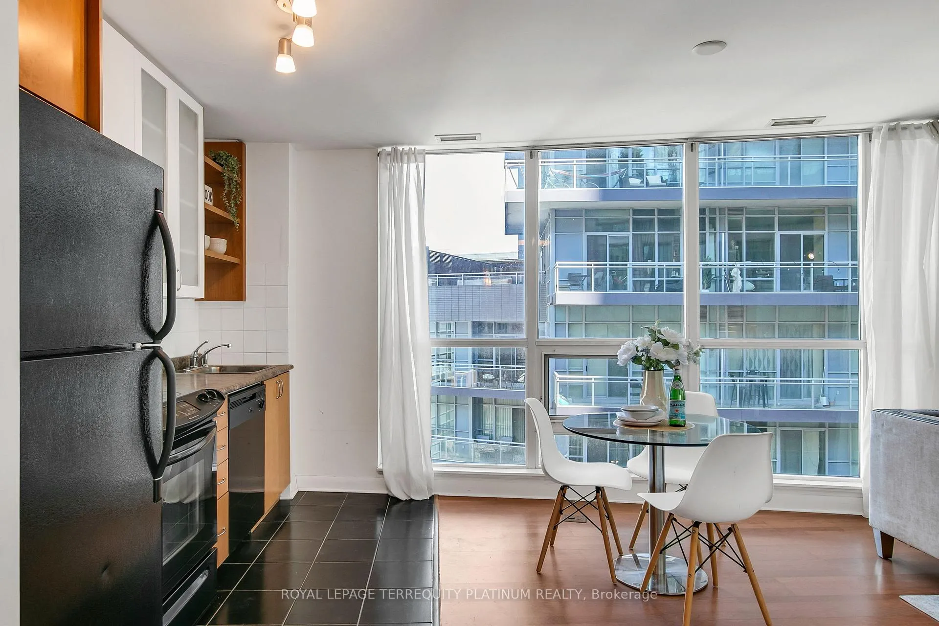 Photo 12 of Unit 727, 600 Fleet Street, Toronto, Niagara — HOMEH