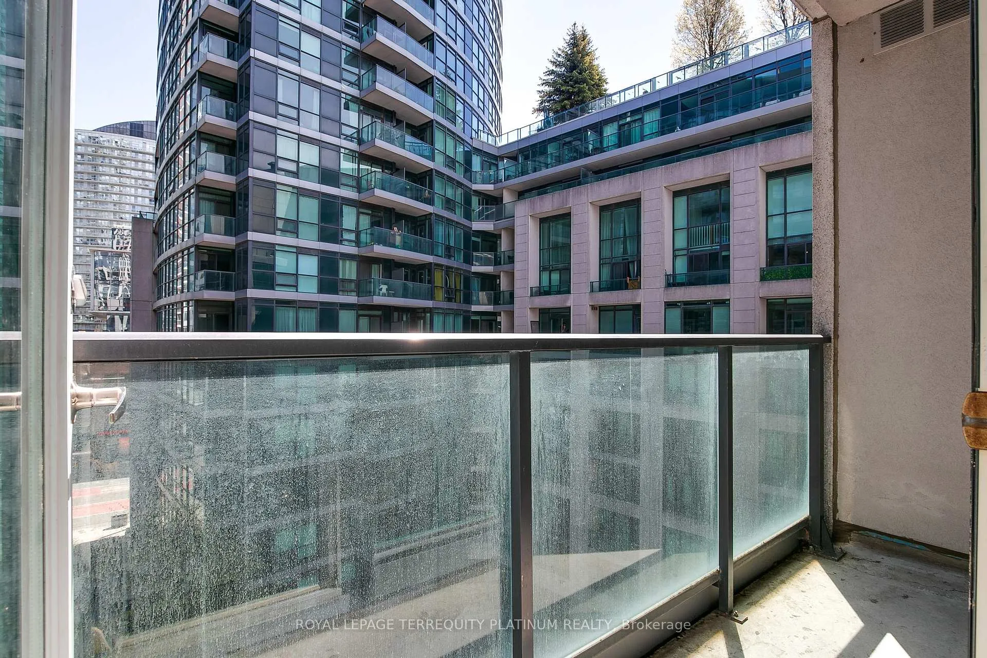 Photo 16 of Unit 727, 600 Fleet Street, Toronto, Niagara — HOMEH