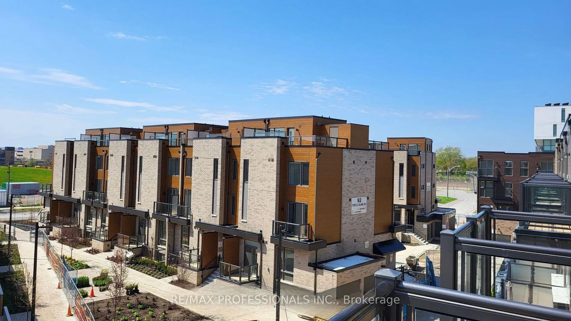 Photo 1 of 121 Green Gardens Boulevard, Toronto, Englemount-Lawrence — HOMEH