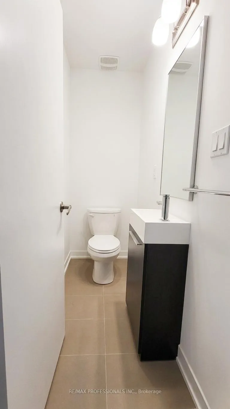 Photo 8 of 121 Green Gardens Boulevard, Toronto, Englemount-Lawrence — HOMEH
