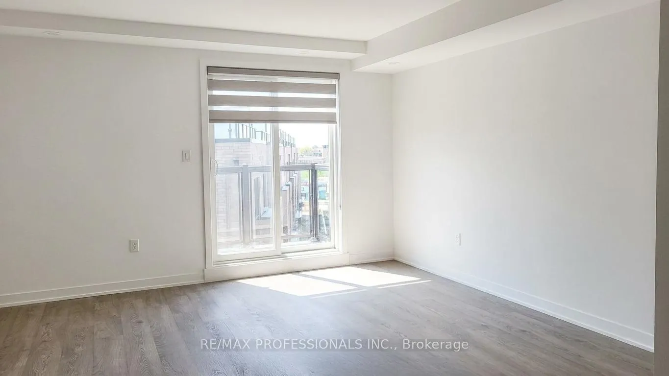 Photo 10 of 121 Green Gardens Boulevard, Toronto, Englemount-Lawrence — HOMEH