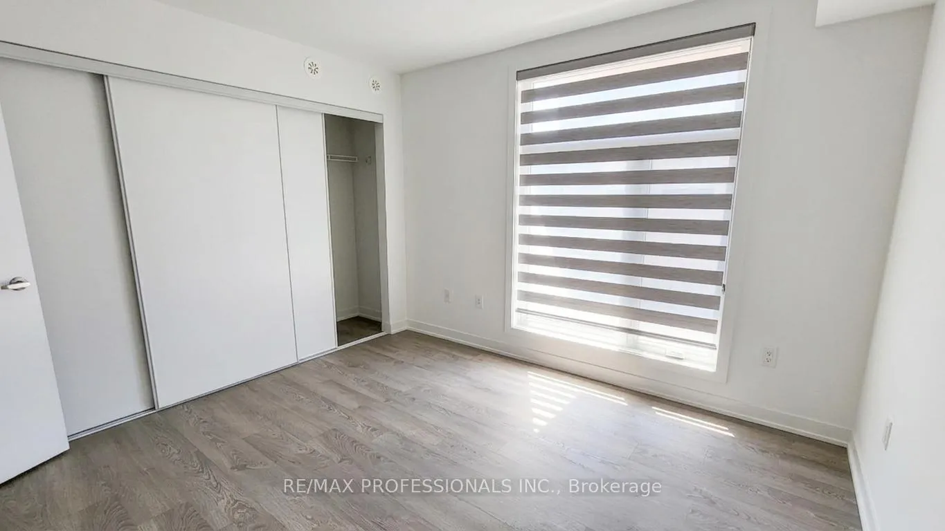 Photo 13 of 121 Green Gardens Boulevard, Toronto, Englemount-Lawrence — HOMEH