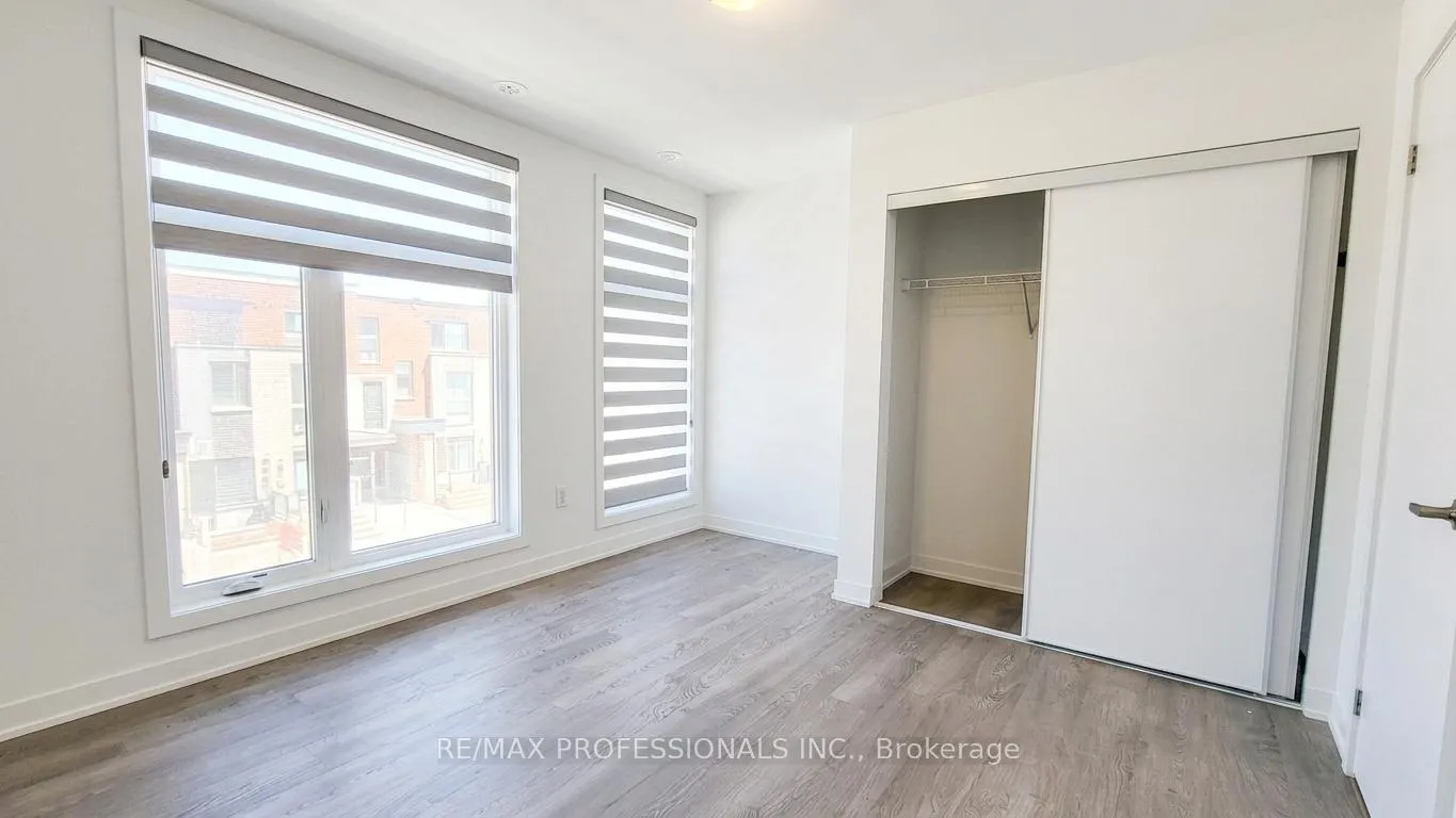 Photo 14 of 121 Green Gardens Boulevard, Toronto, Englemount-Lawrence — HOMEH