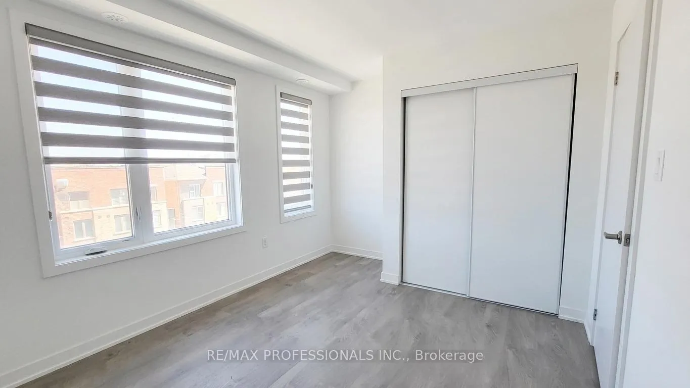 Photo 15 of 121 Green Gardens Boulevard, Toronto, Englemount-Lawrence — HOMEH