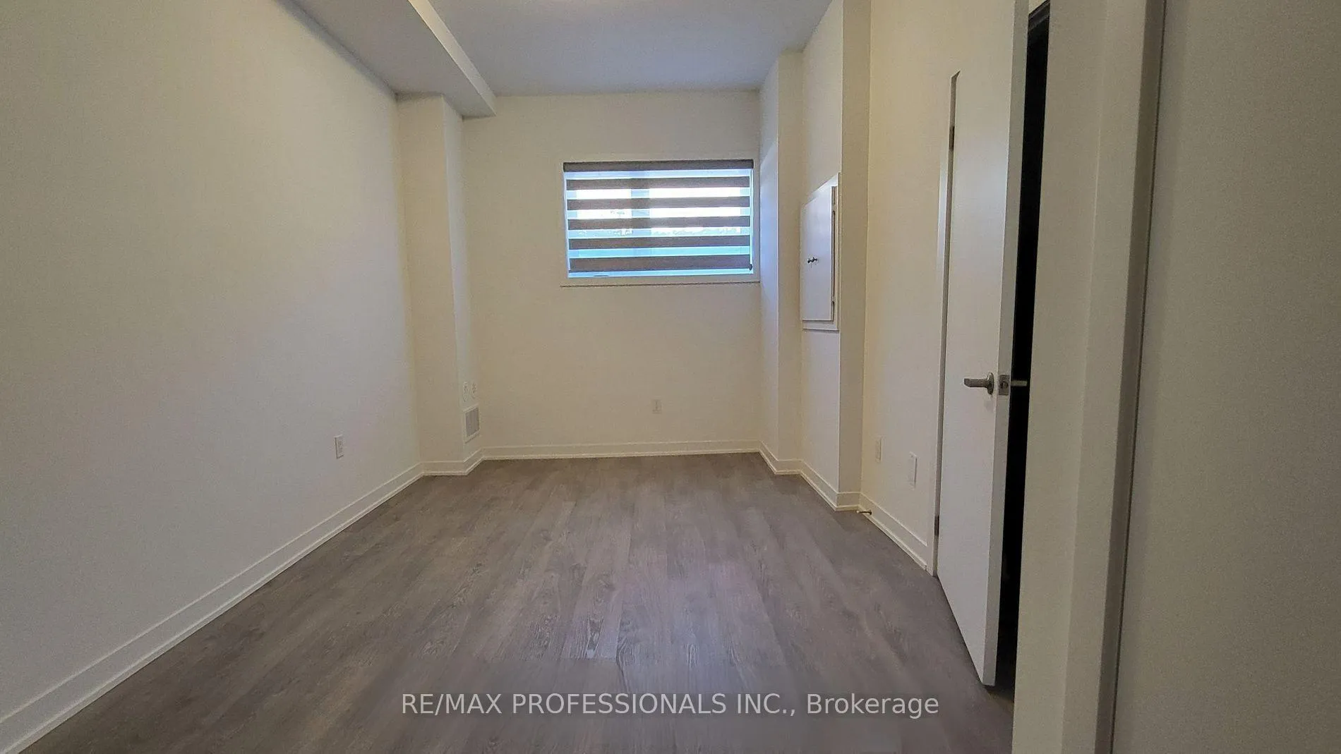 Photo 18 of 121 Green Gardens Boulevard, Toronto, Englemount-Lawrence — HOMEH