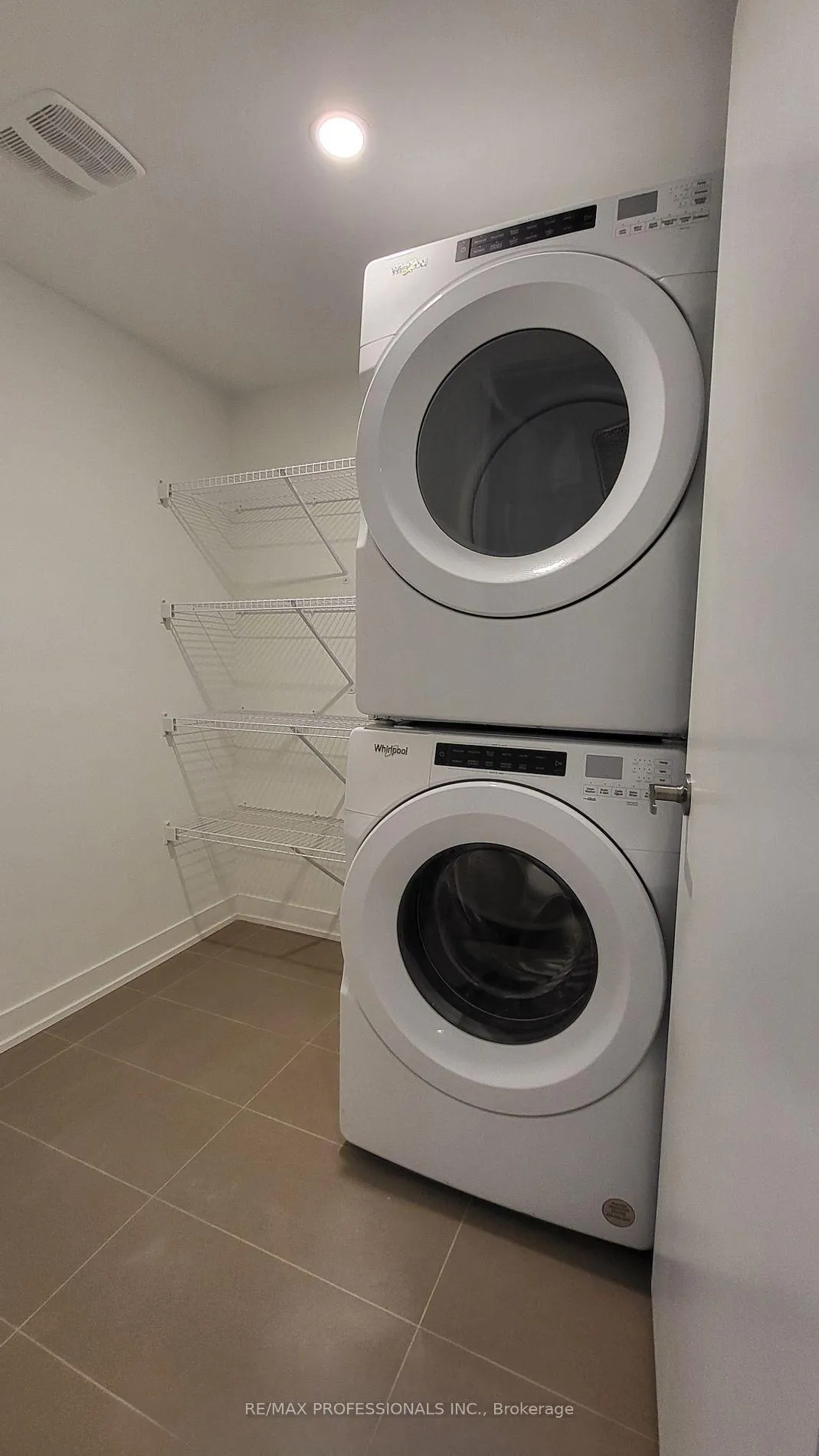 Photo 19 of 121 Green Gardens Boulevard, Toronto, Englemount-Lawrence — HOMEH