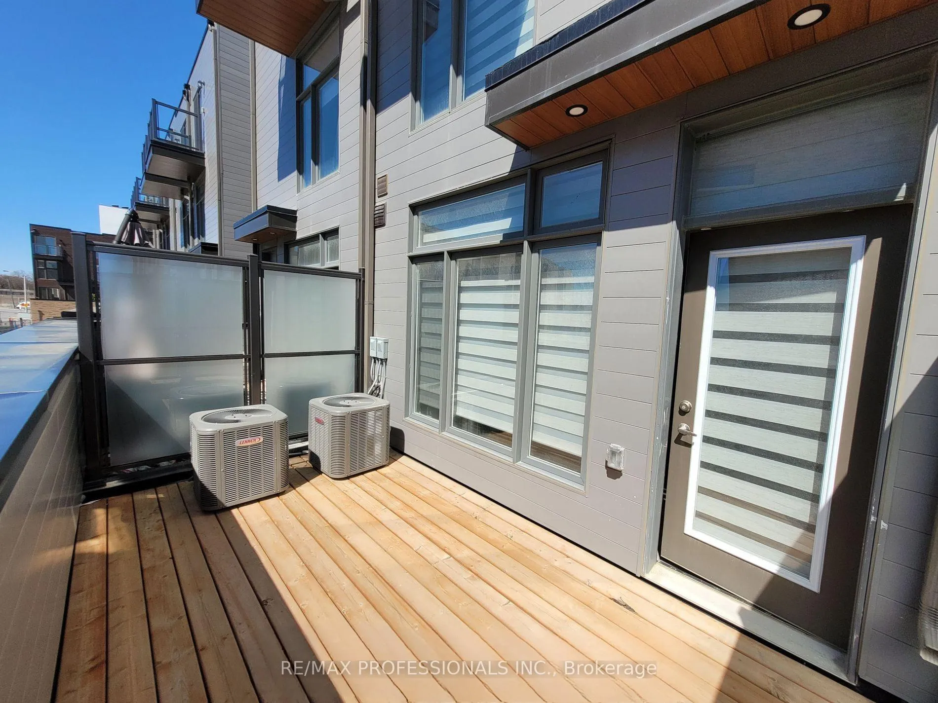 Photo 21 of 121 Green Gardens Boulevard, Toronto, Englemount-Lawrence — HOMEH