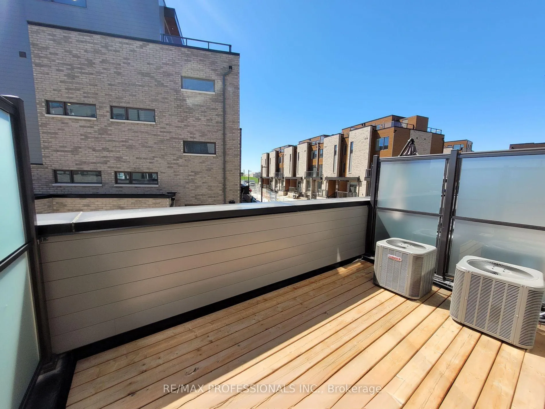 Photo 22 of 121 Green Gardens Boulevard, Toronto, Englemount-Lawrence — HOMEH