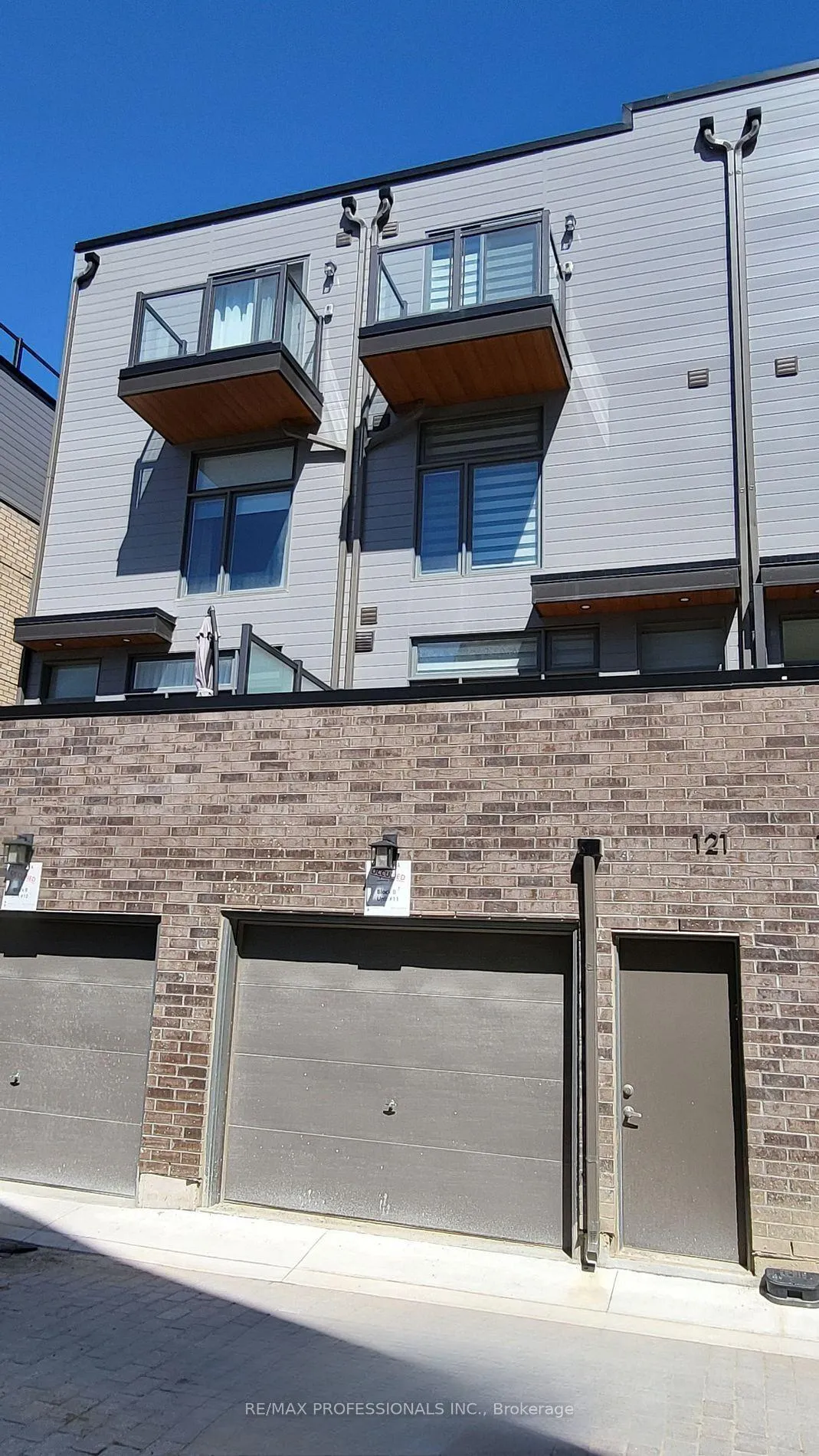 Photo 24 of 121 Green Gardens Boulevard, Toronto, Englemount-Lawrence — HOMEH