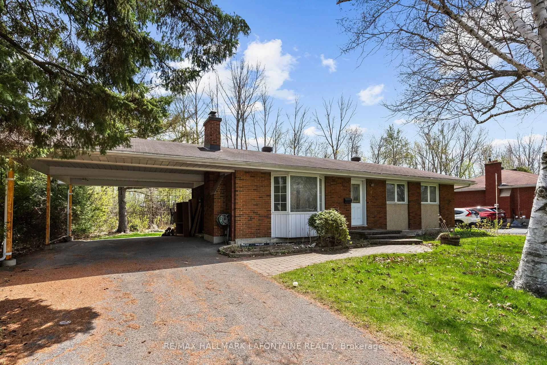Photo 4 of 14 Kirkstall Avenue, Ottawa, Manordale — HOMEH