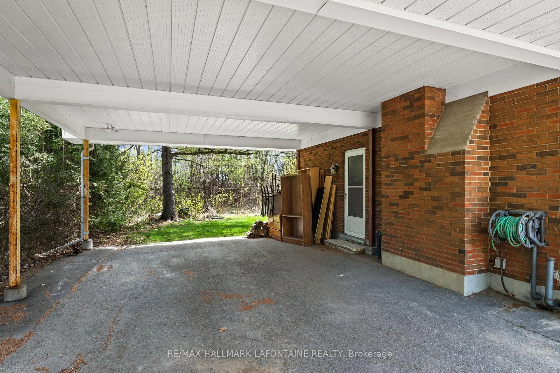 Photo 5 of 14 Kirkstall Avenue, Ottawa, Manordale — HOMEH