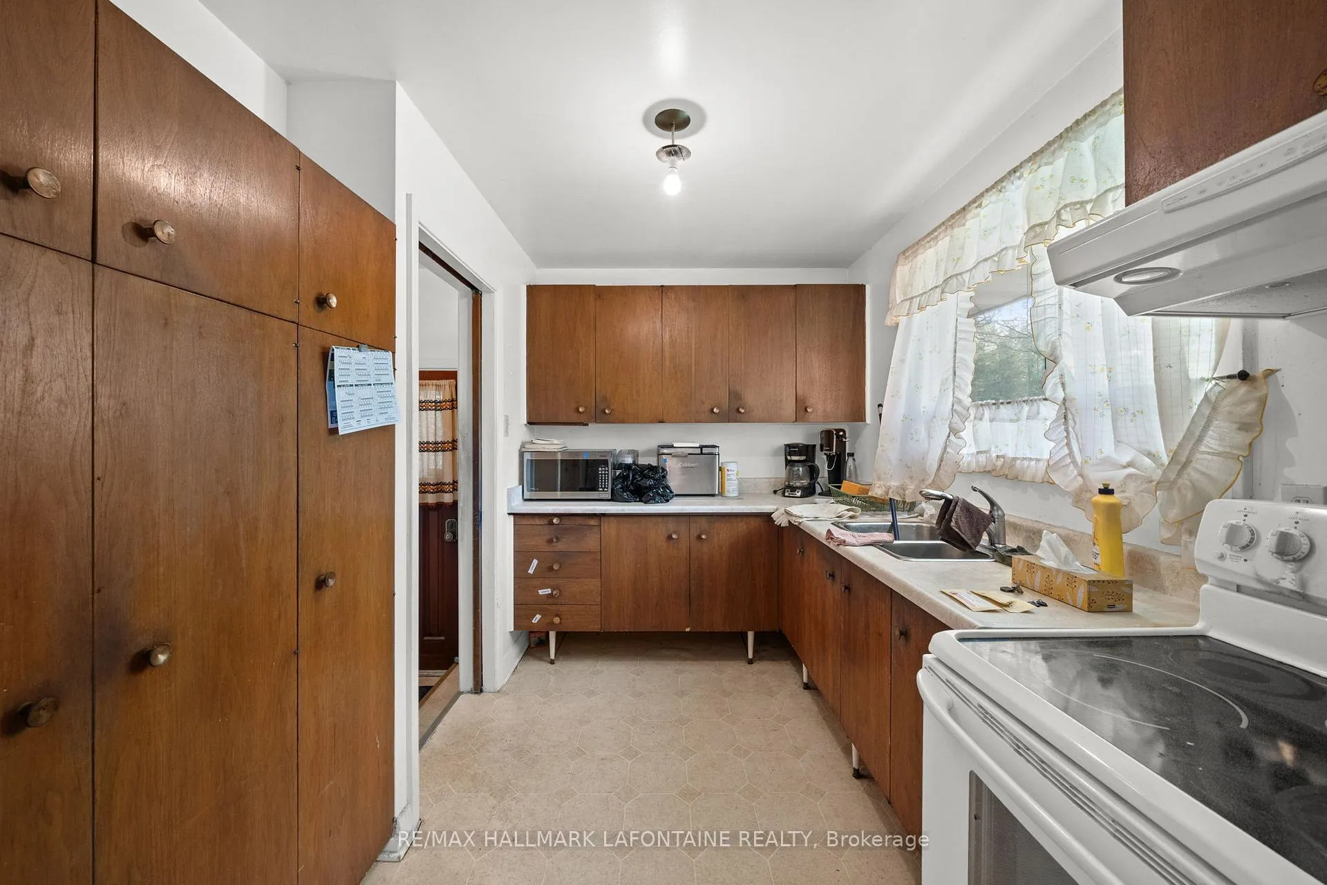 Photo 12 of 14 Kirkstall Avenue, Ottawa, Manordale — HOMEH