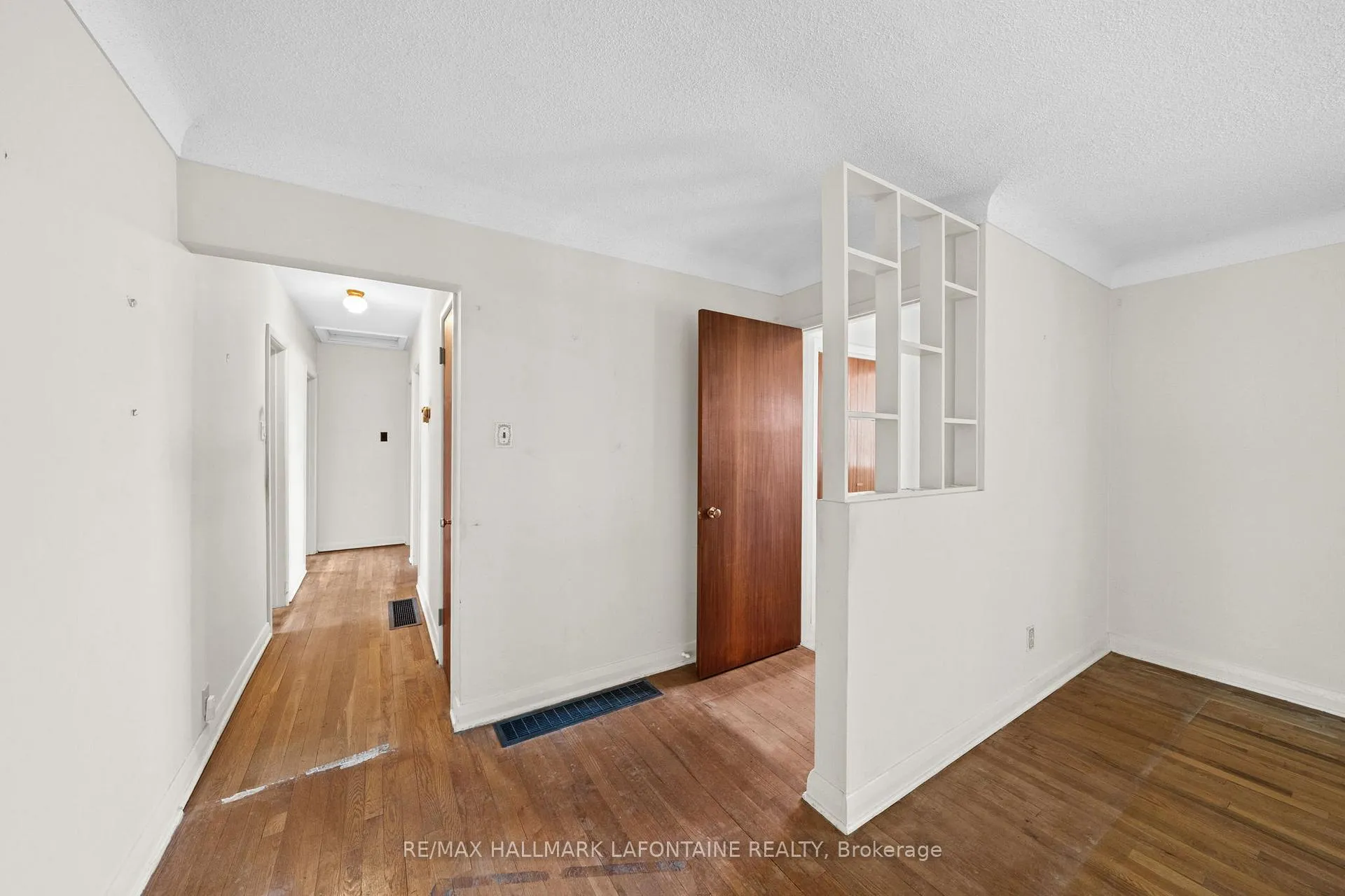 Photo 15 of 14 Kirkstall Avenue, Ottawa, Manordale — HOMEH