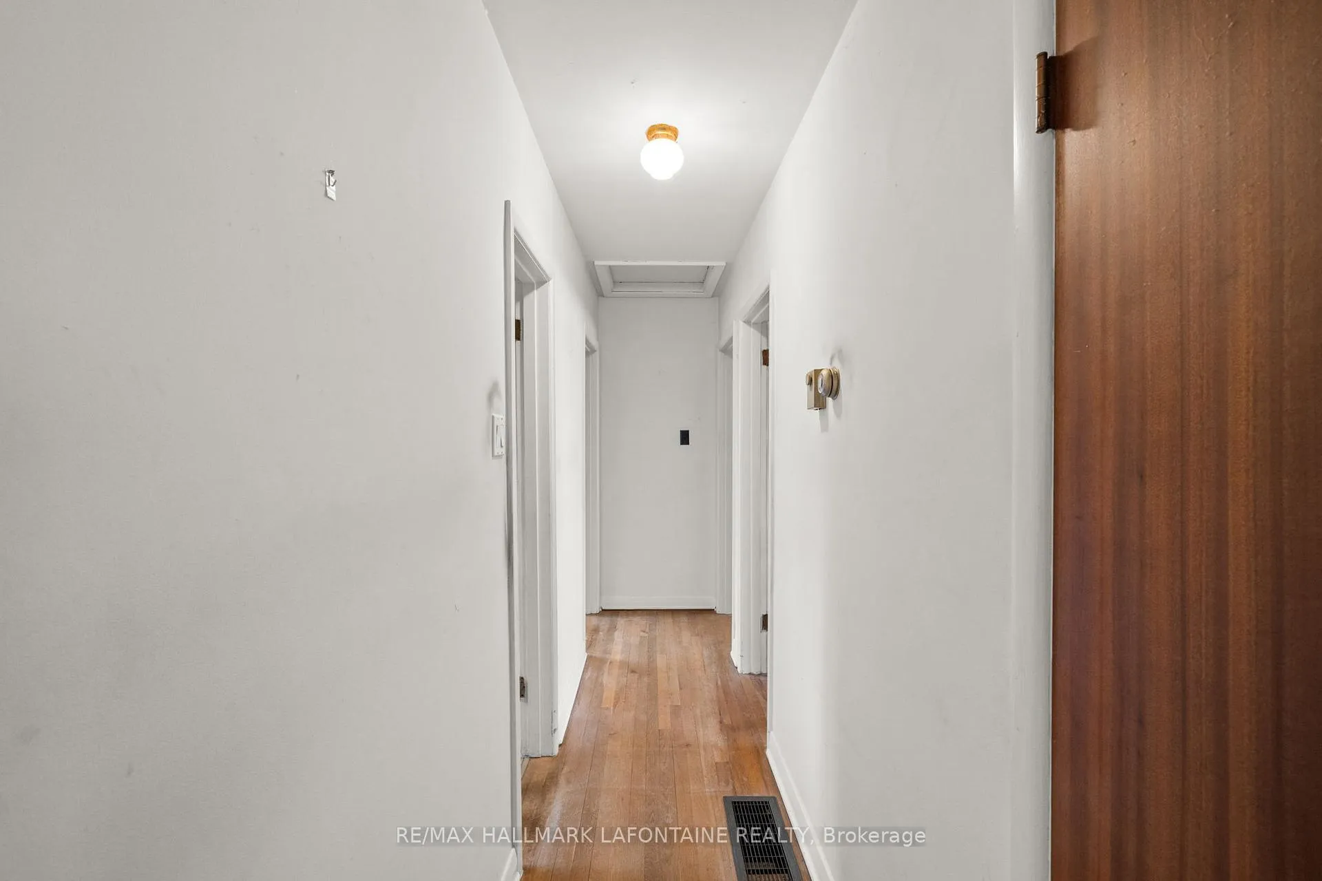Photo 16 of 14 Kirkstall Avenue, Ottawa, Manordale — HOMEH
