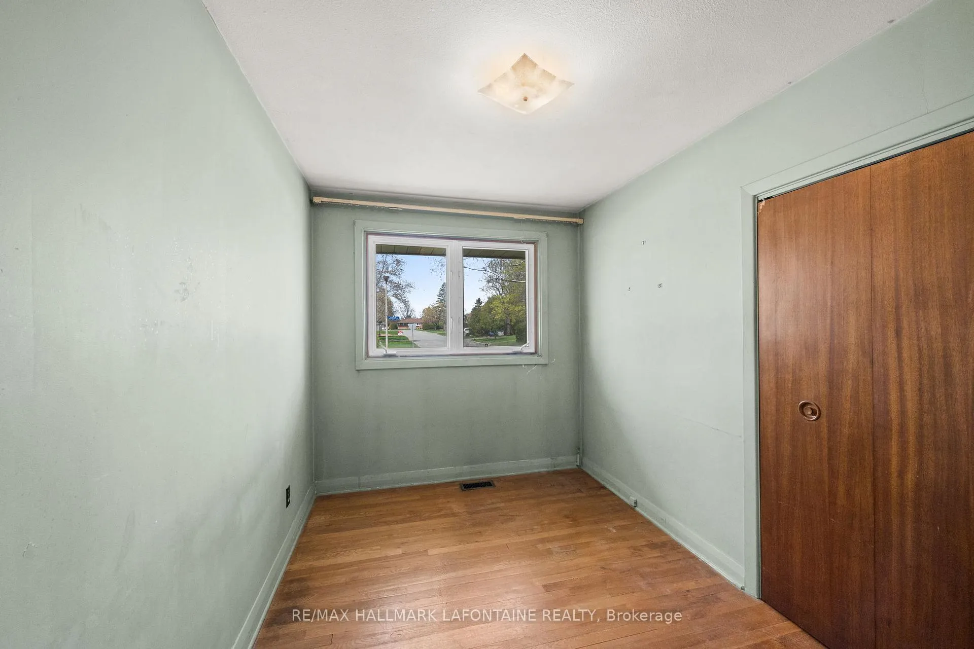 Photo 17 of 14 Kirkstall Avenue, Ottawa, Manordale — HOMEH