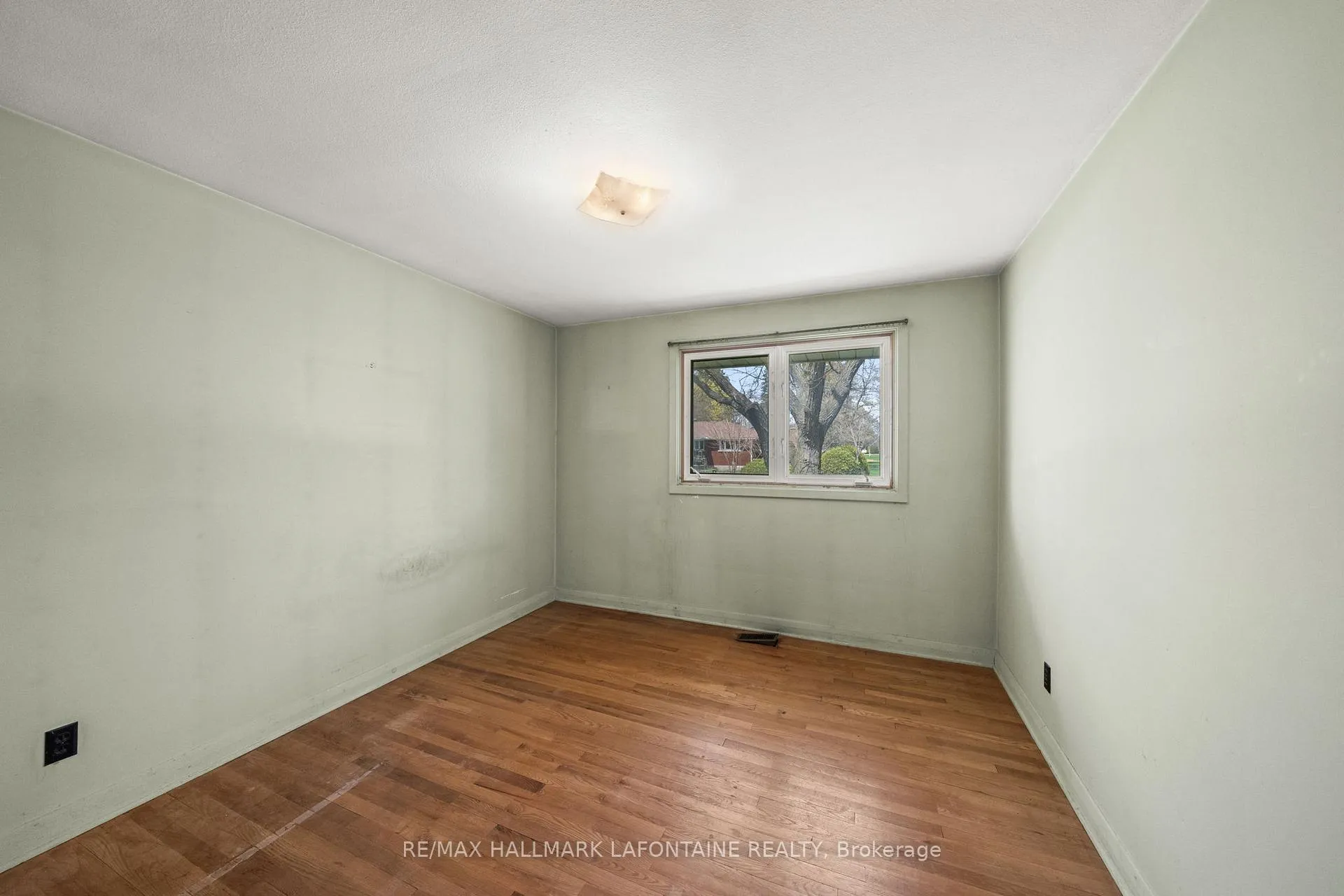 Photo 19 of 14 Kirkstall Avenue, Ottawa, Manordale — HOMEH