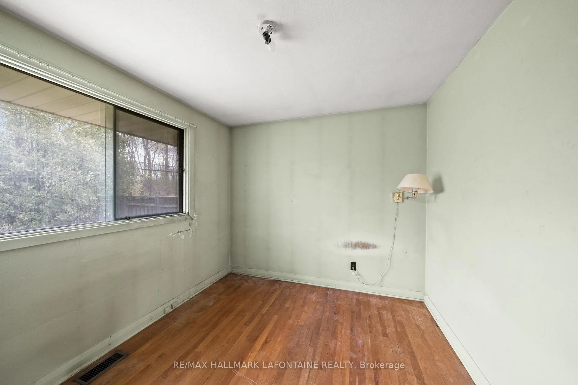 Photo 21 of 14 Kirkstall Avenue, Ottawa, Manordale — HOMEH