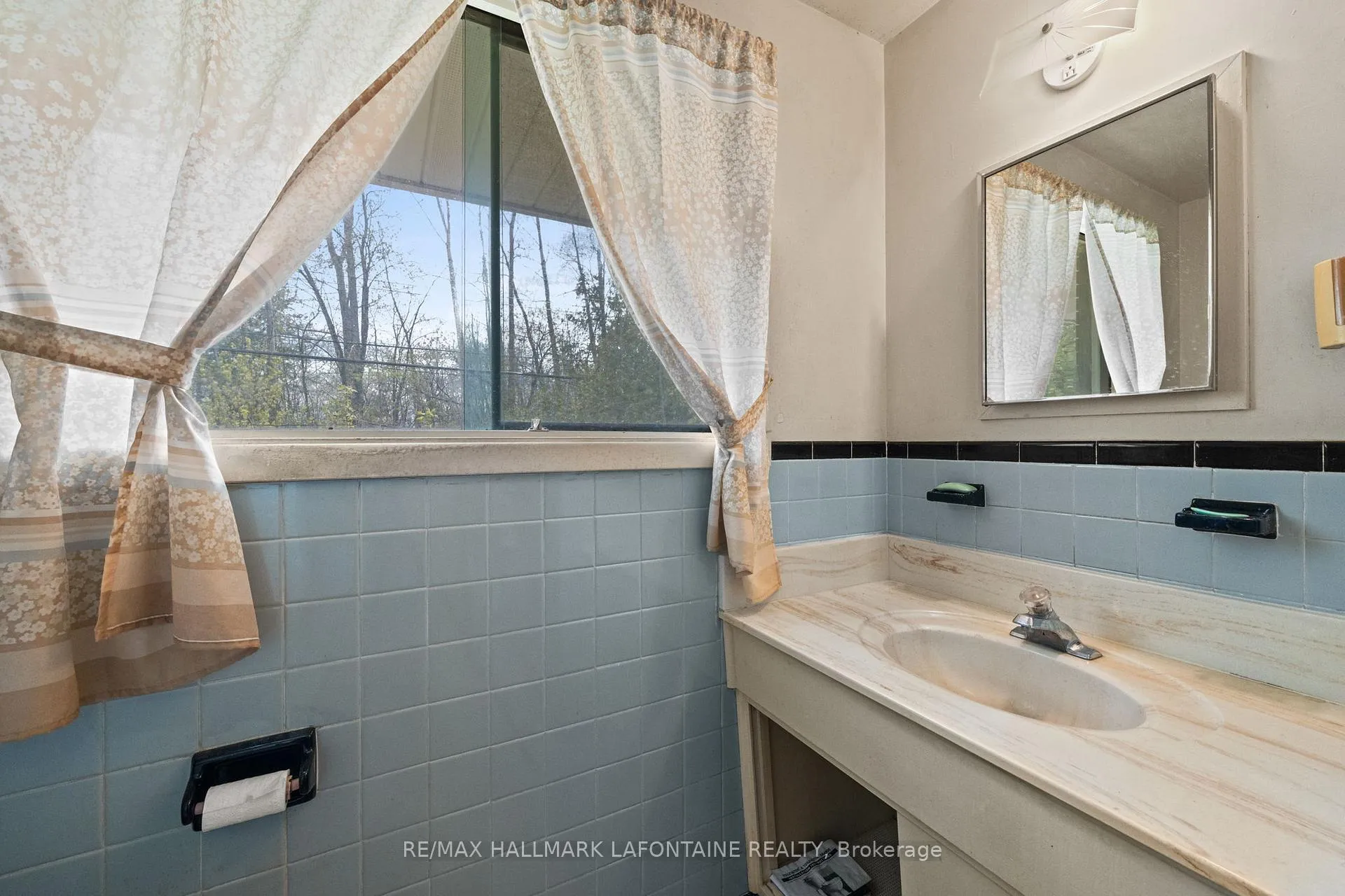 Photo 23 of 14 Kirkstall Avenue, Ottawa, Manordale — HOMEH