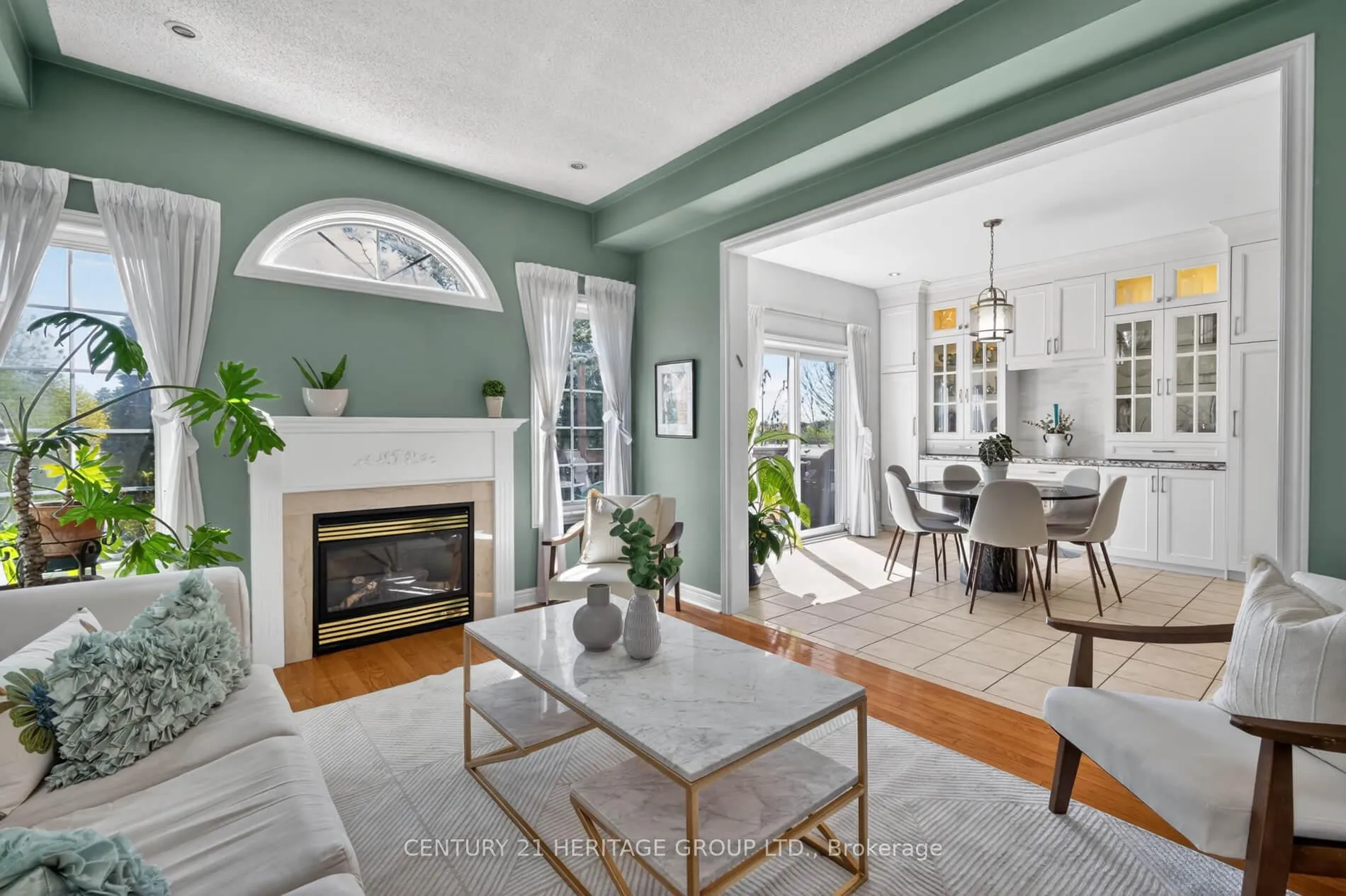 Photo 4 of 335 Bathurst Glen Drive, Vaughan, Patterson — HOMEH