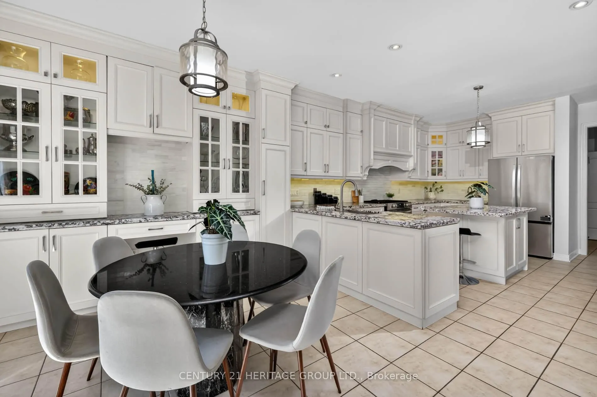 Photo 5 of 335 Bathurst Glen Drive, Vaughan, Patterson — HOMEH